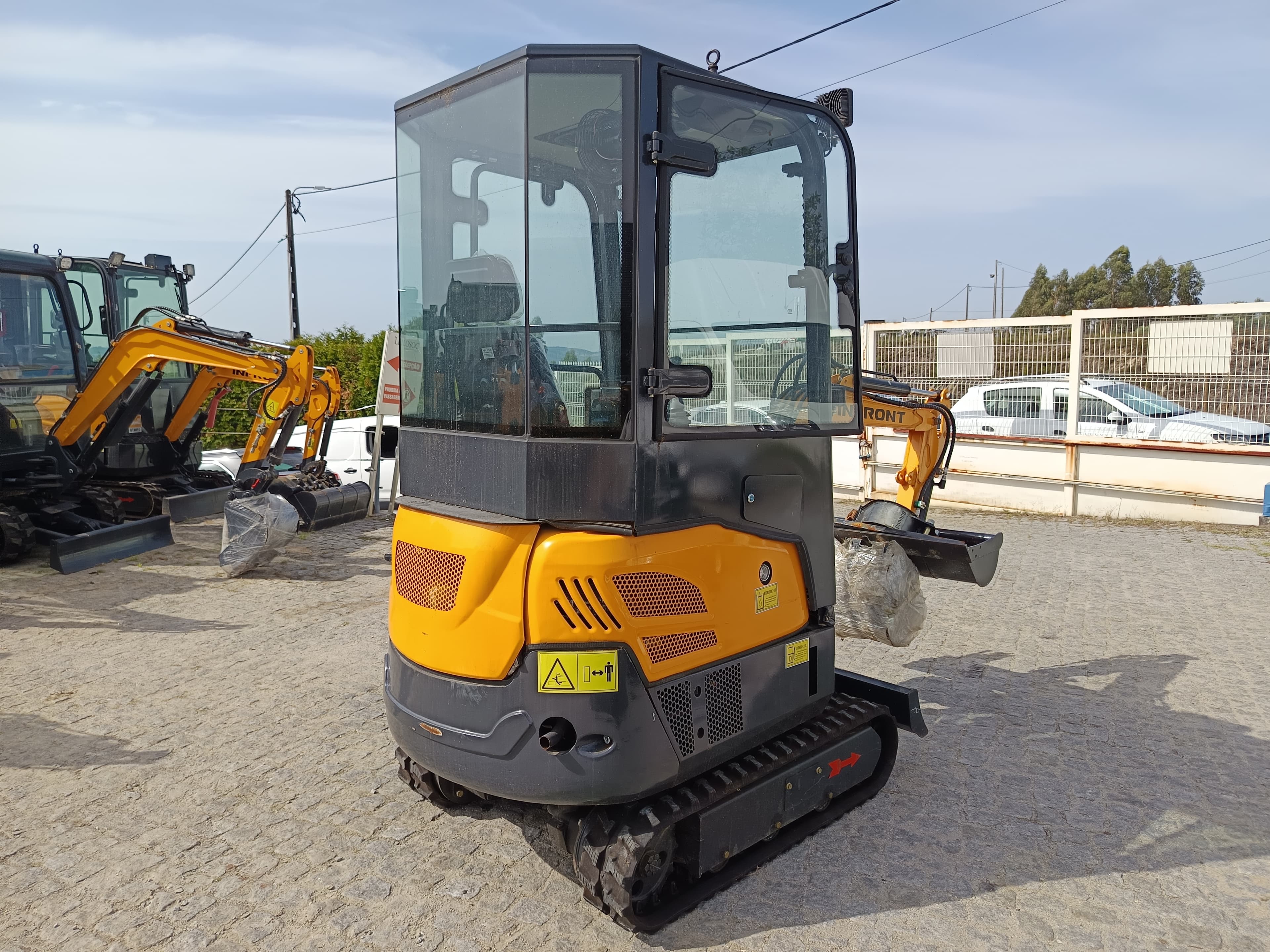 Mini Giratória Infront YFE16 · Ano 2022 — image 3