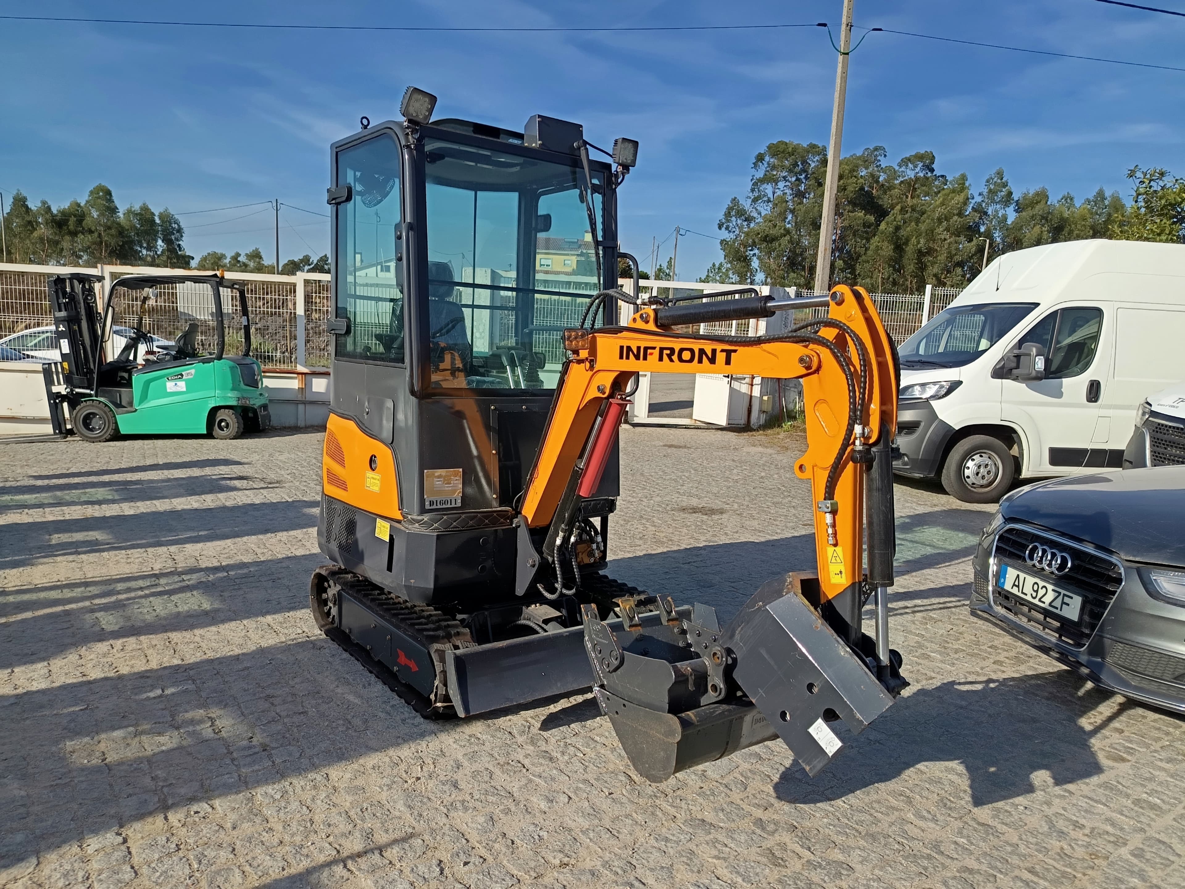 Mini Giratória Infront YFE16 · Ano 2022 — imagem 1