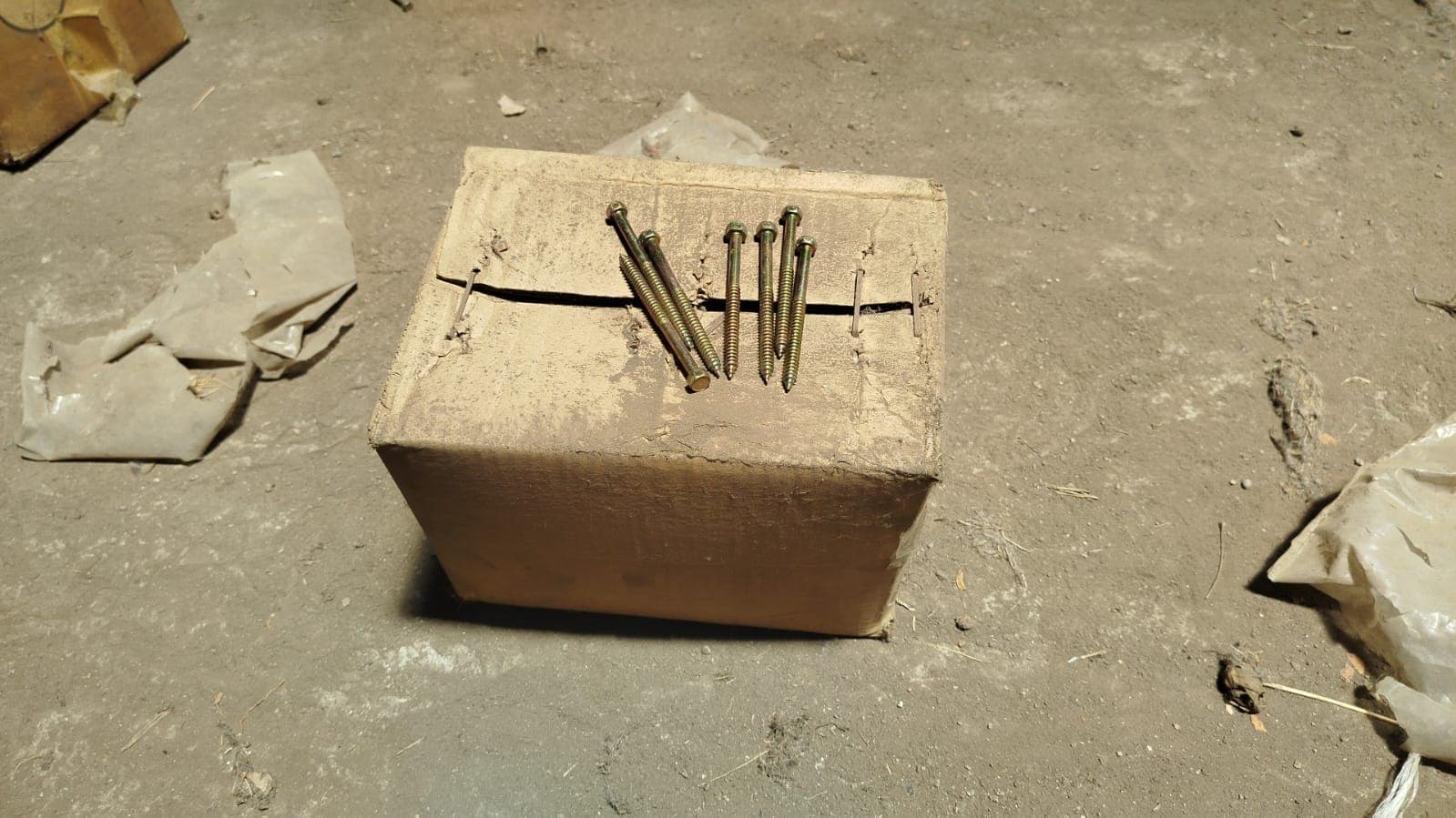 Caixa de 16kg de Parafusos (14x80)