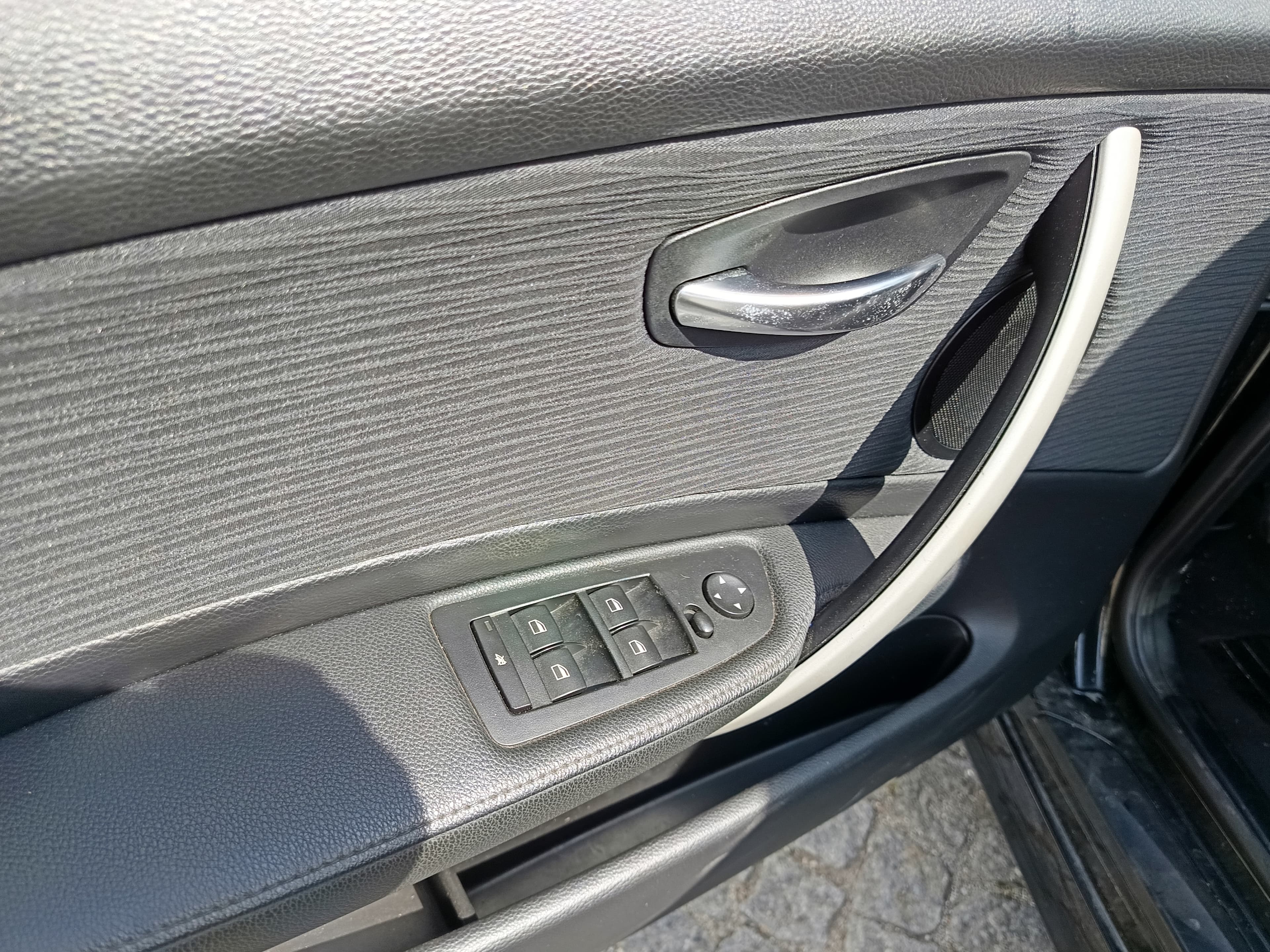 BMW 118d · Ano 2011 — imagem 38