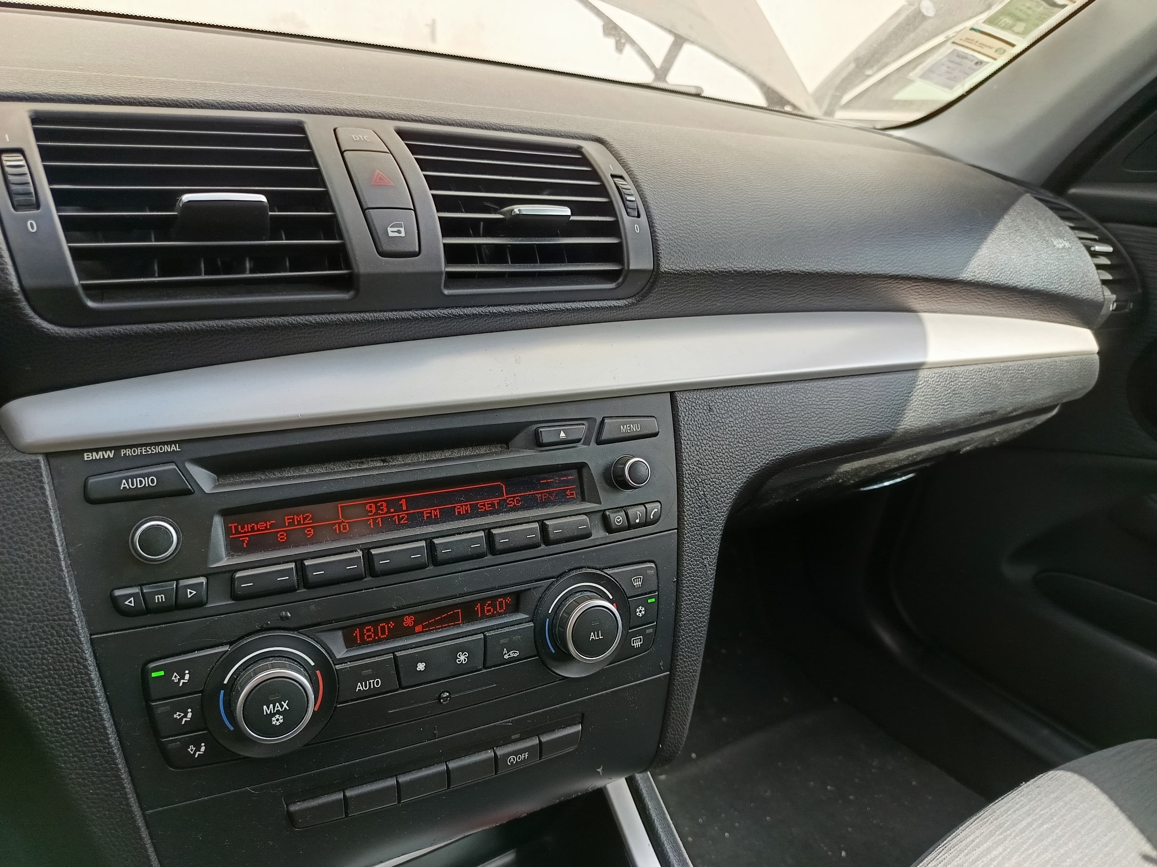 BMW 118d · Ano 2011 — imagem 8