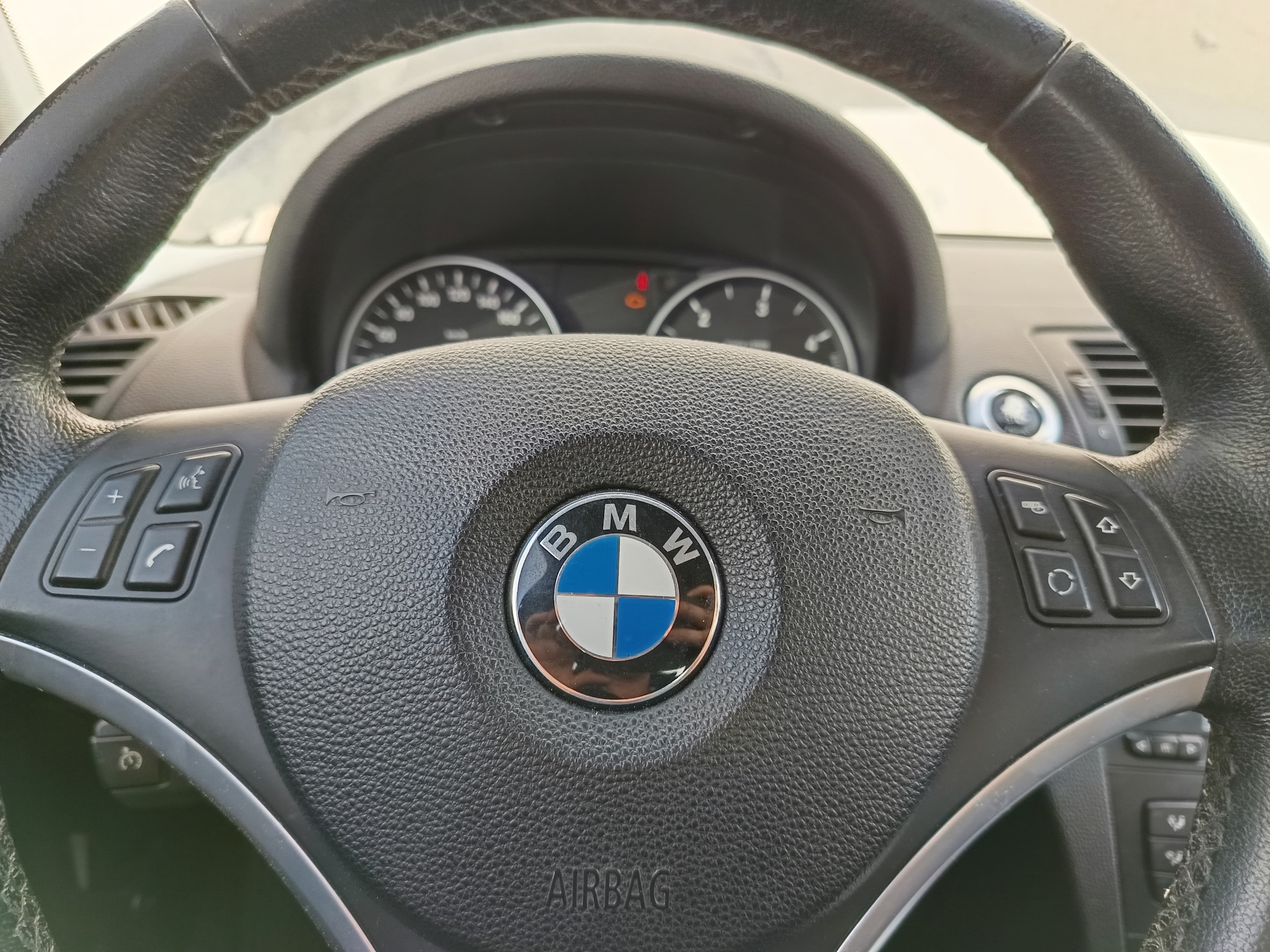 BMW 118d · Ano 2011 — imagem 11