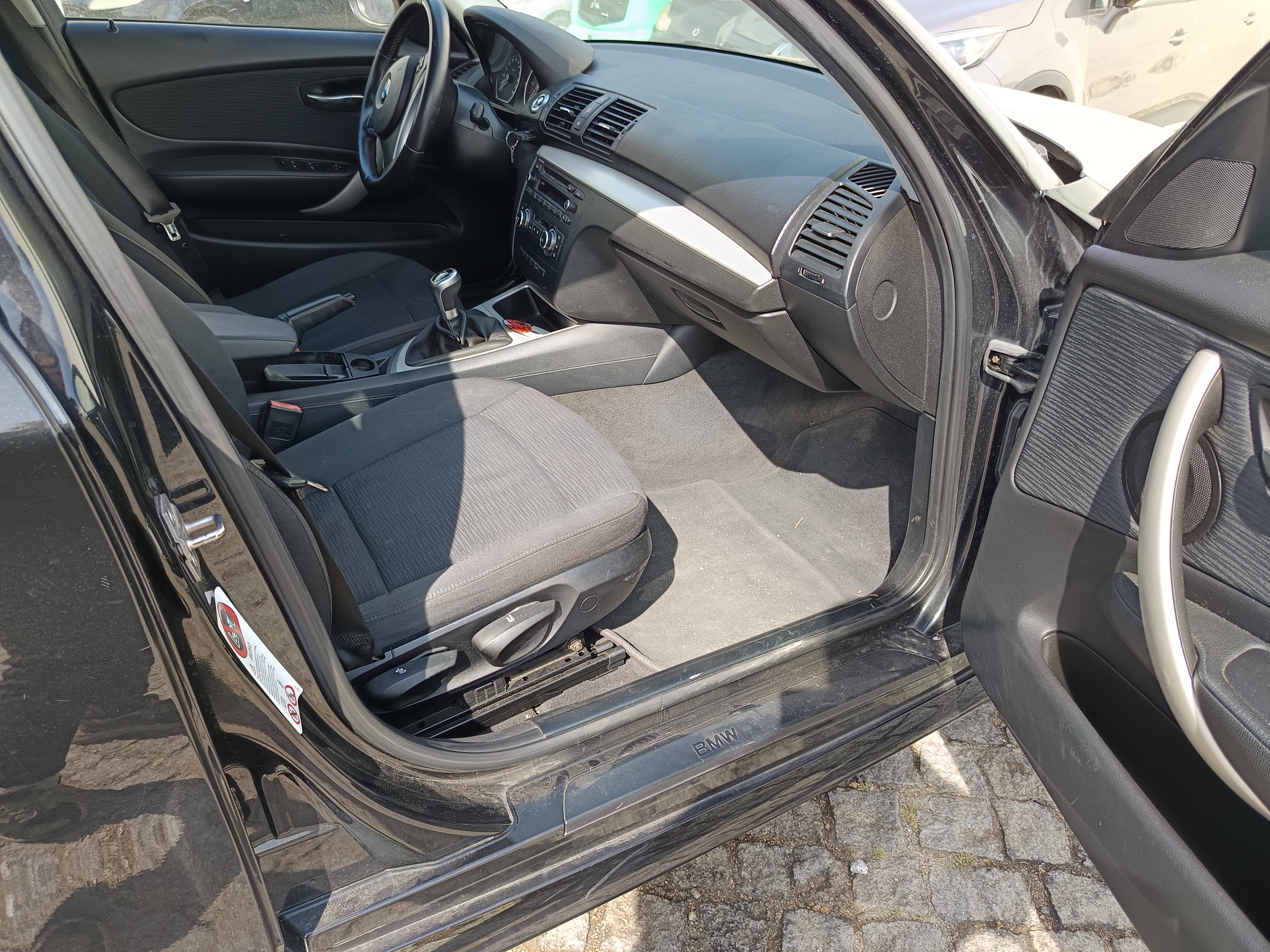 BMW 118d · Ano 2011 — imagem 31