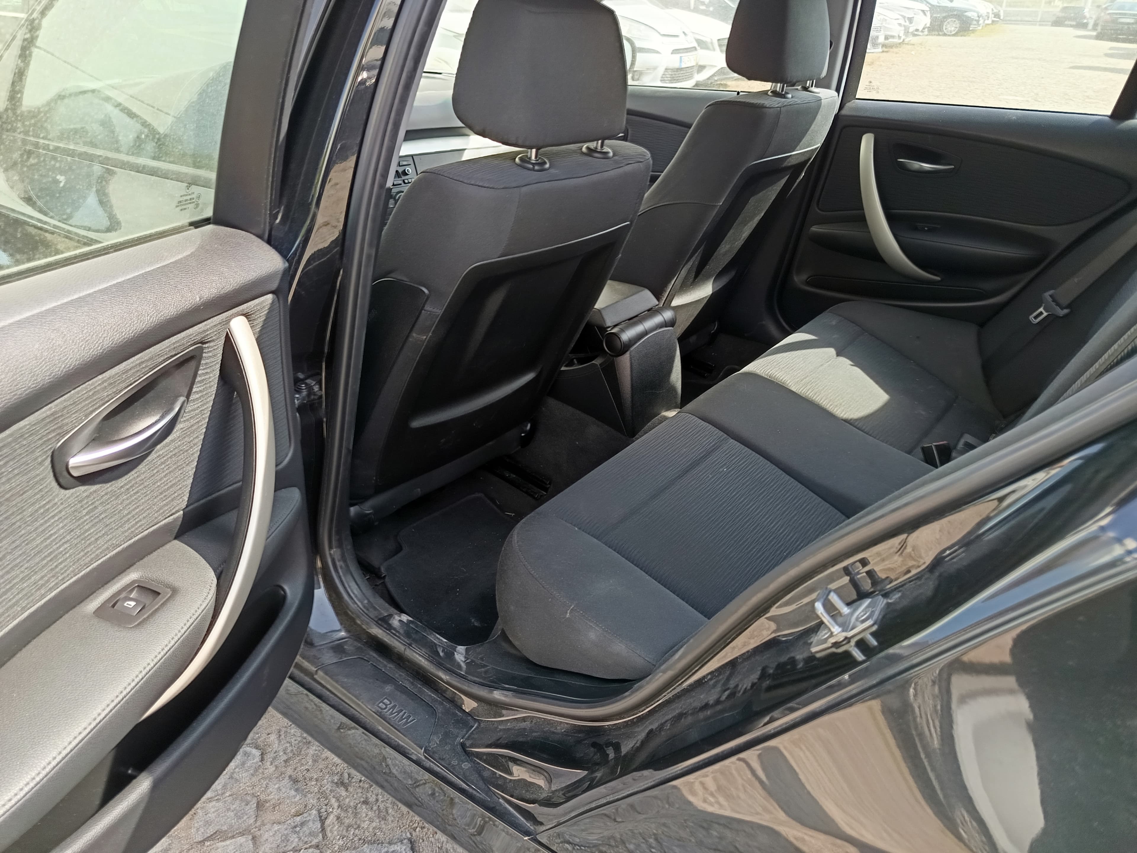 BMW 118d · Ano 2011 — imagem 34