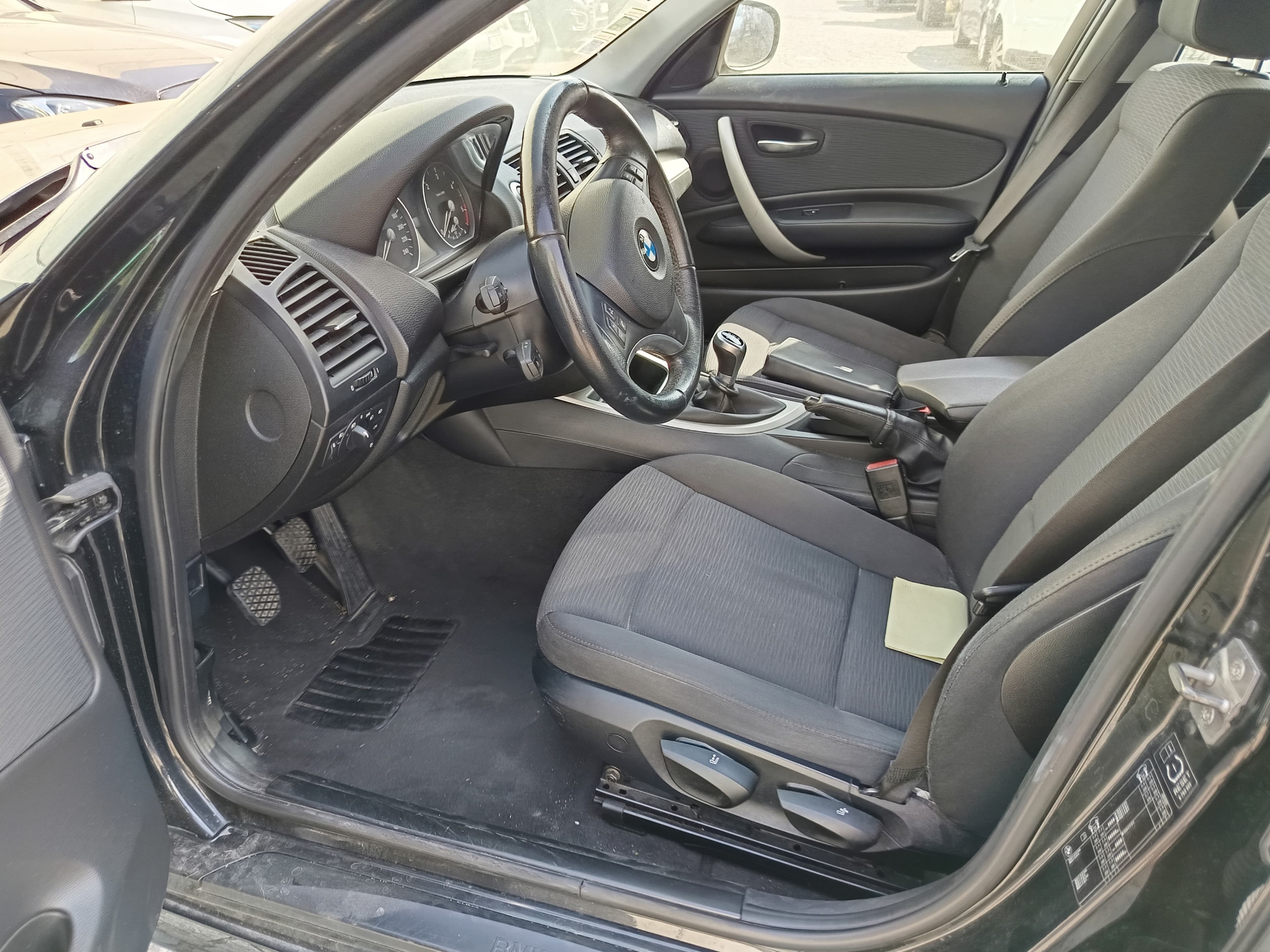 BMW 118d · Ano 2011 — imagem 39