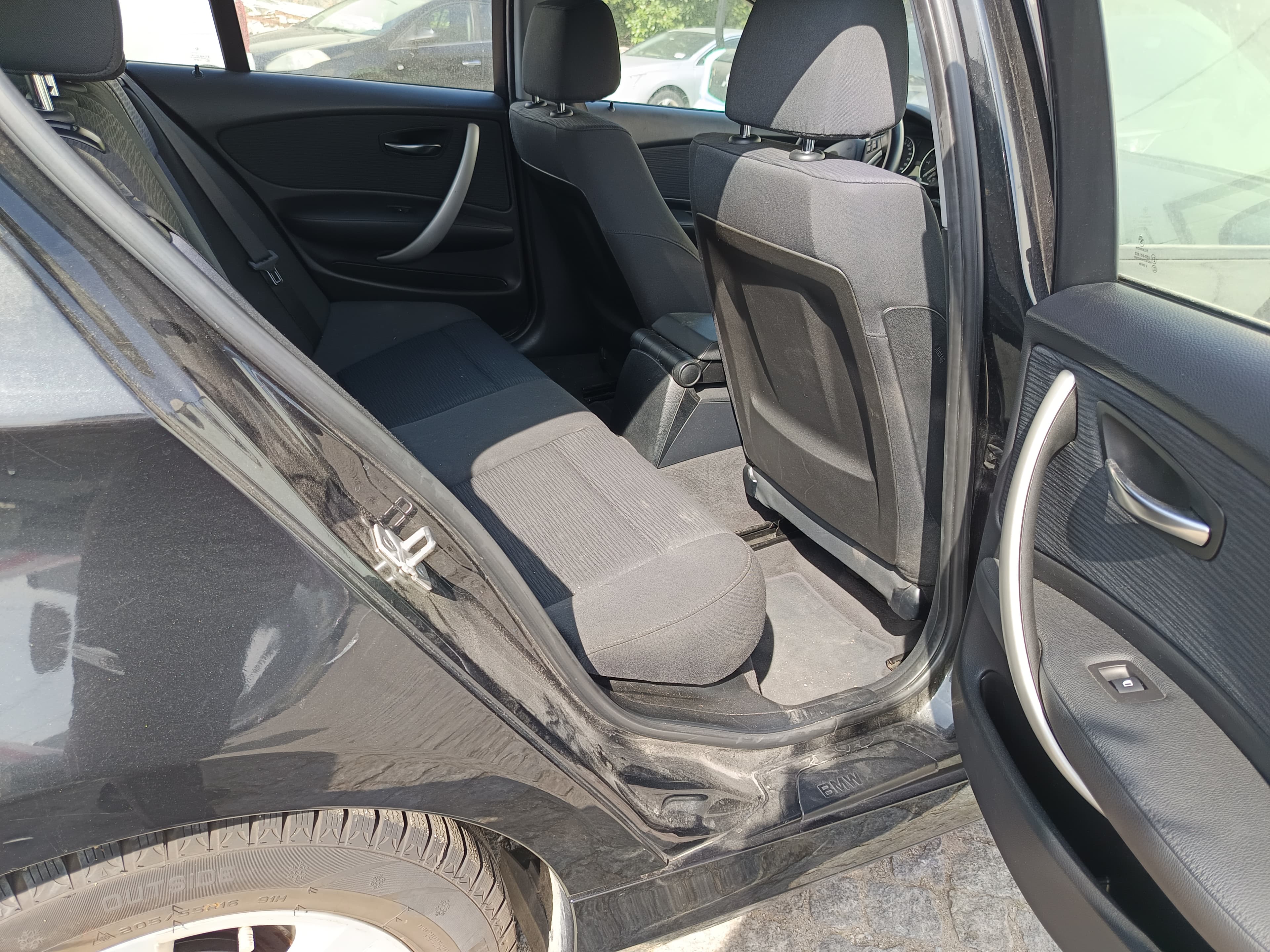 BMW 118d · Ano 2011 — imagem 28