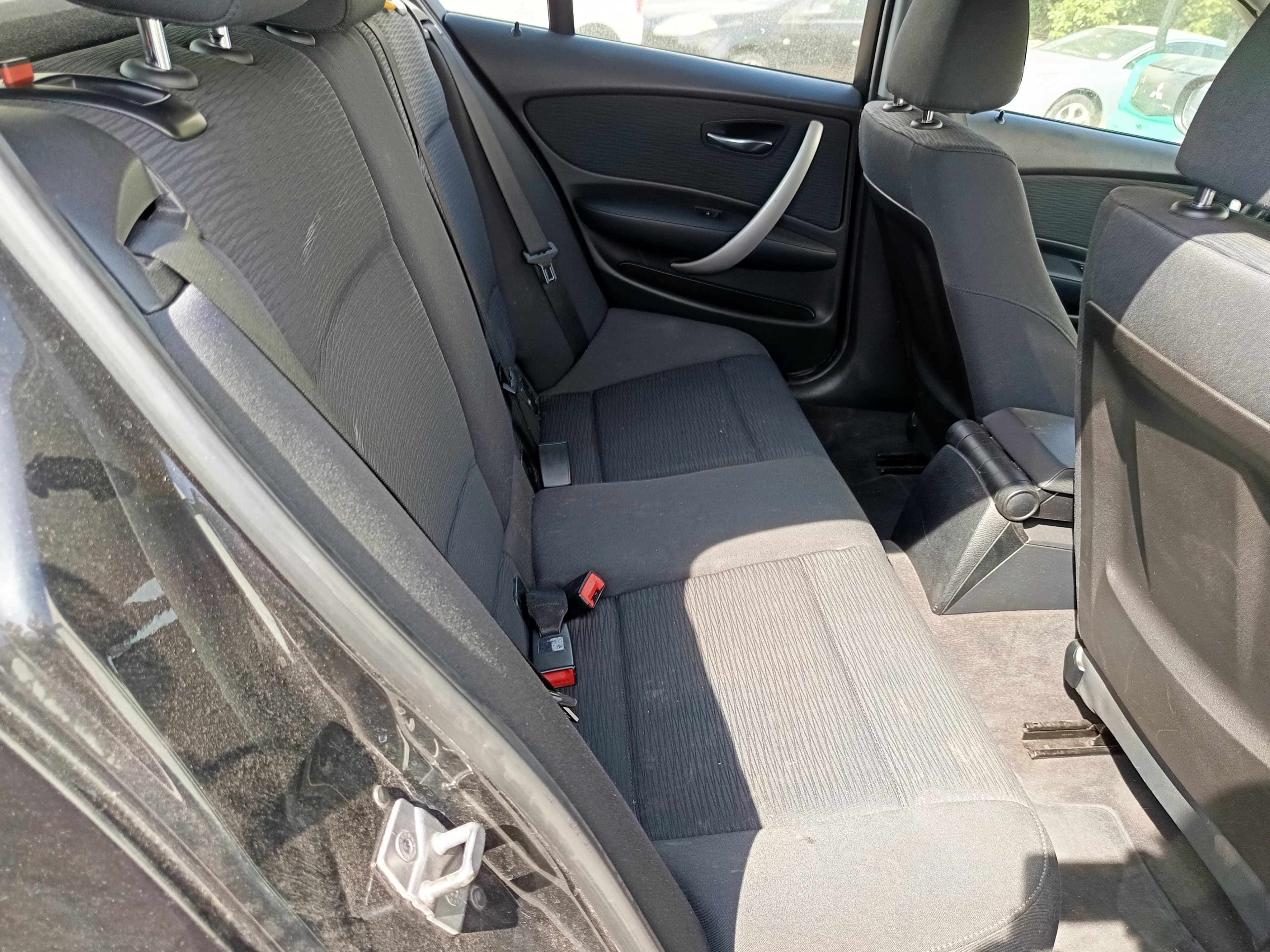 BMW 118d · Ano 2011 — imagem 30