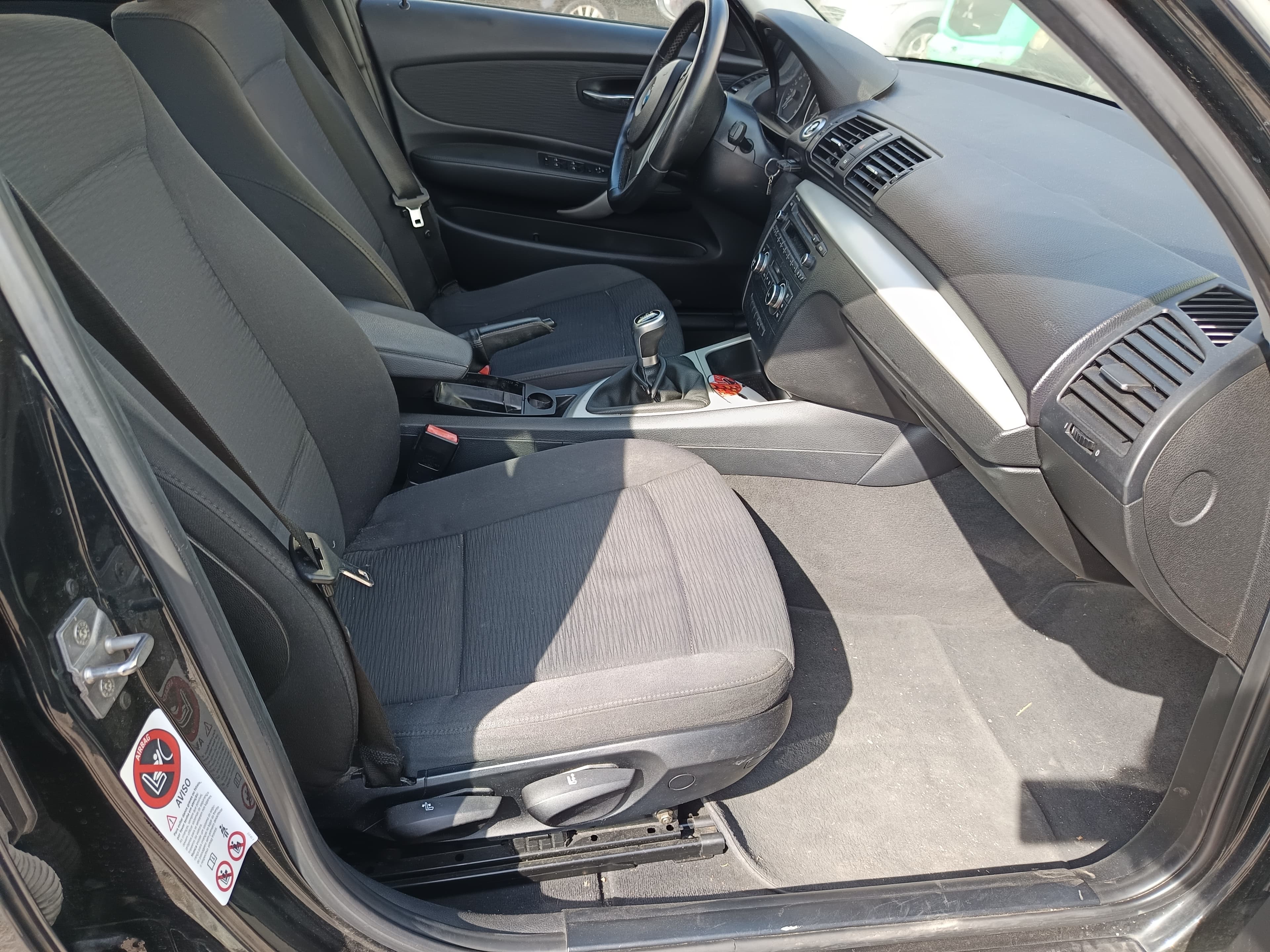 BMW 118d · Ano 2011 — imagem 33