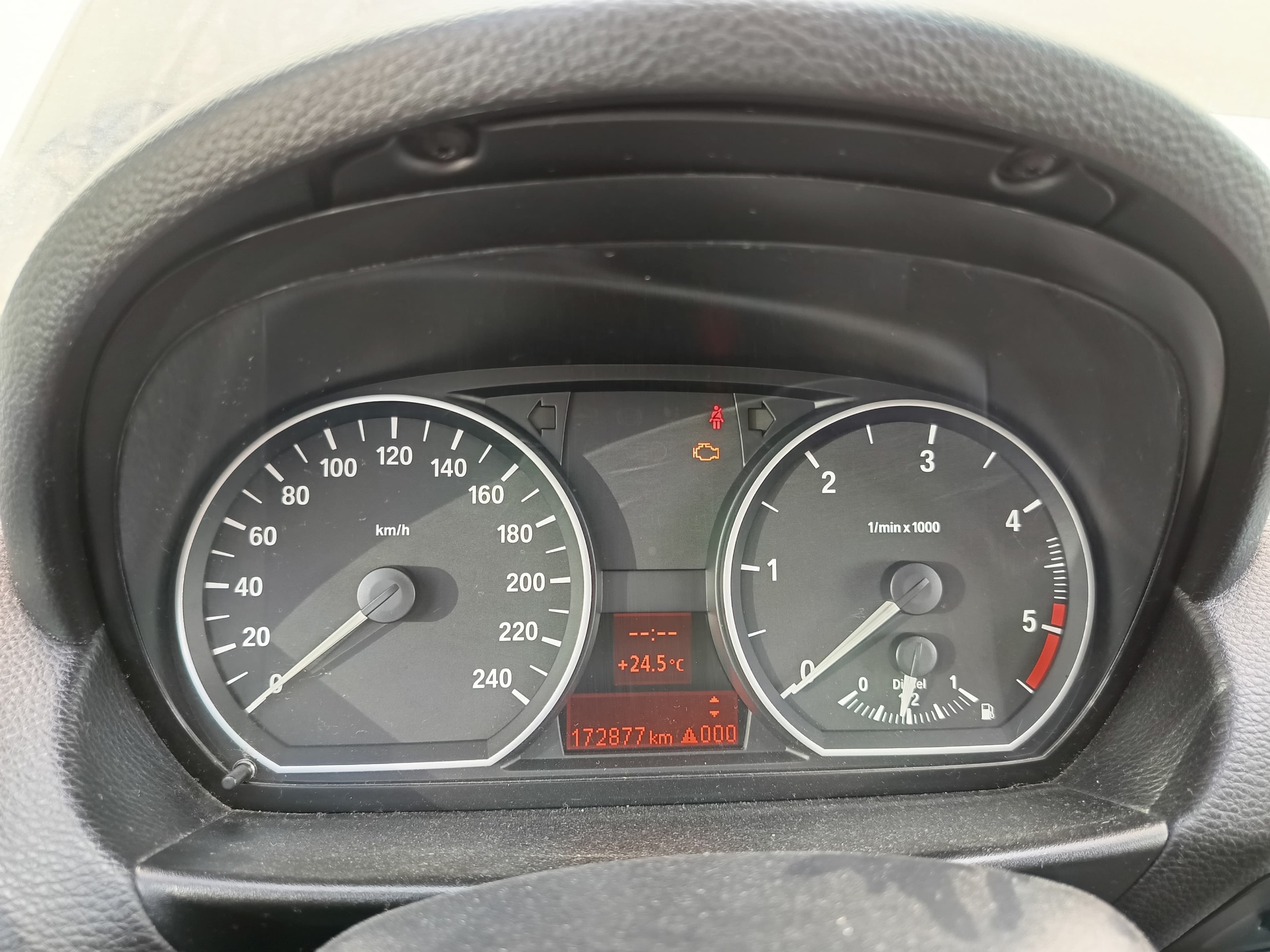 BMW 118d · Ano 2011 — imagem 7