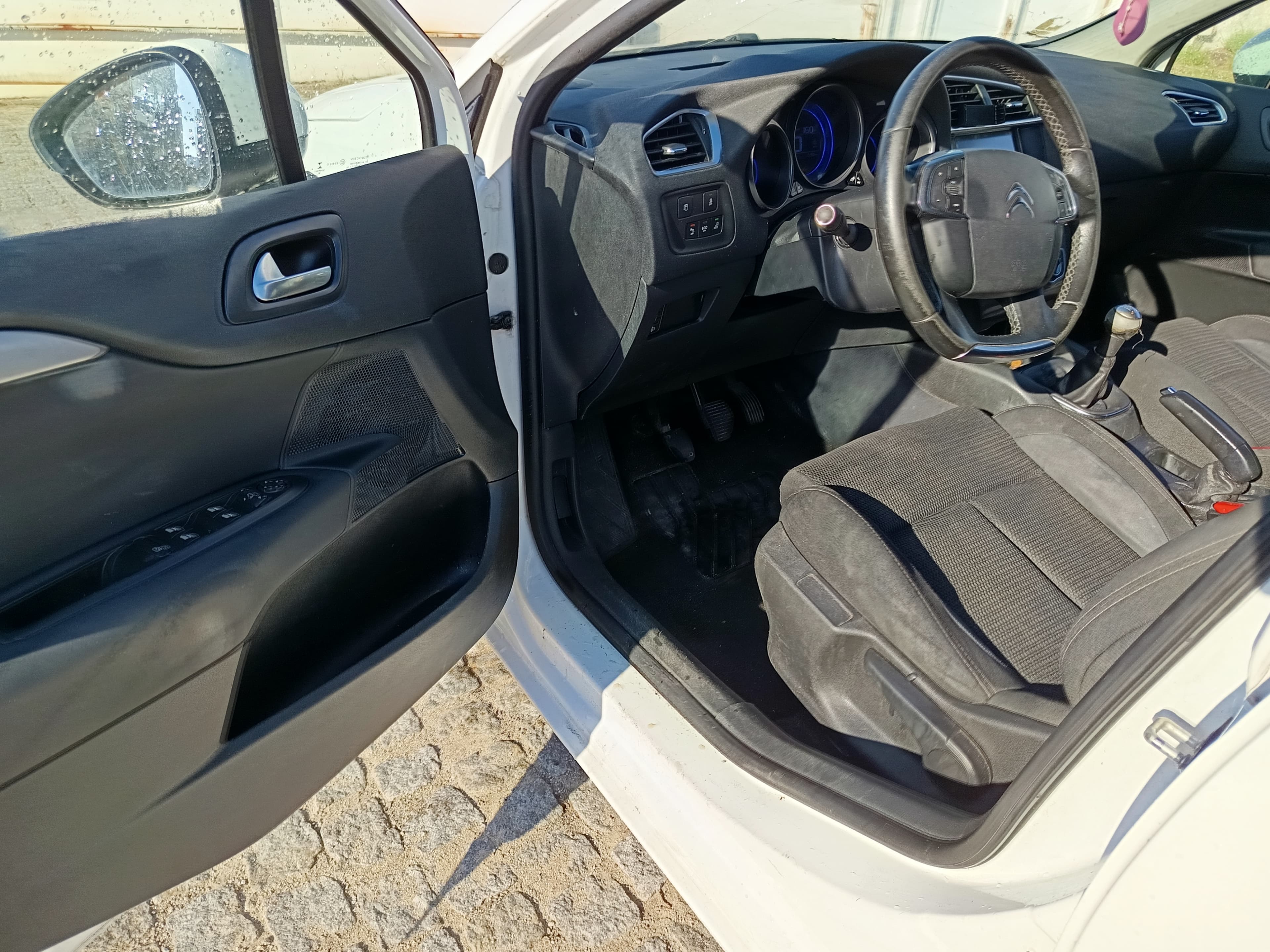 Citroën C4 · Ano 2017 — image 39