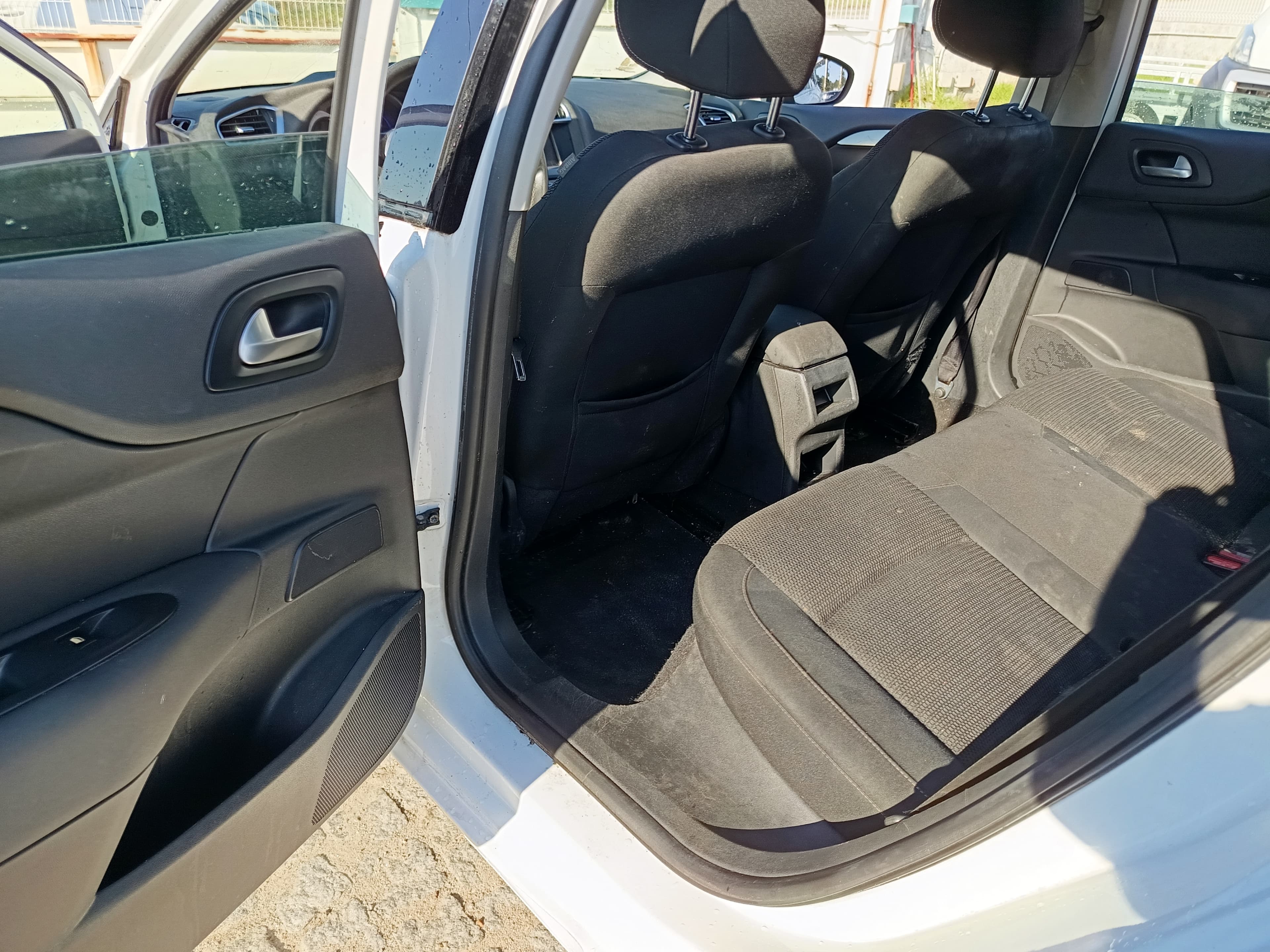 Citroën C4 · Ano 2017 — image 36