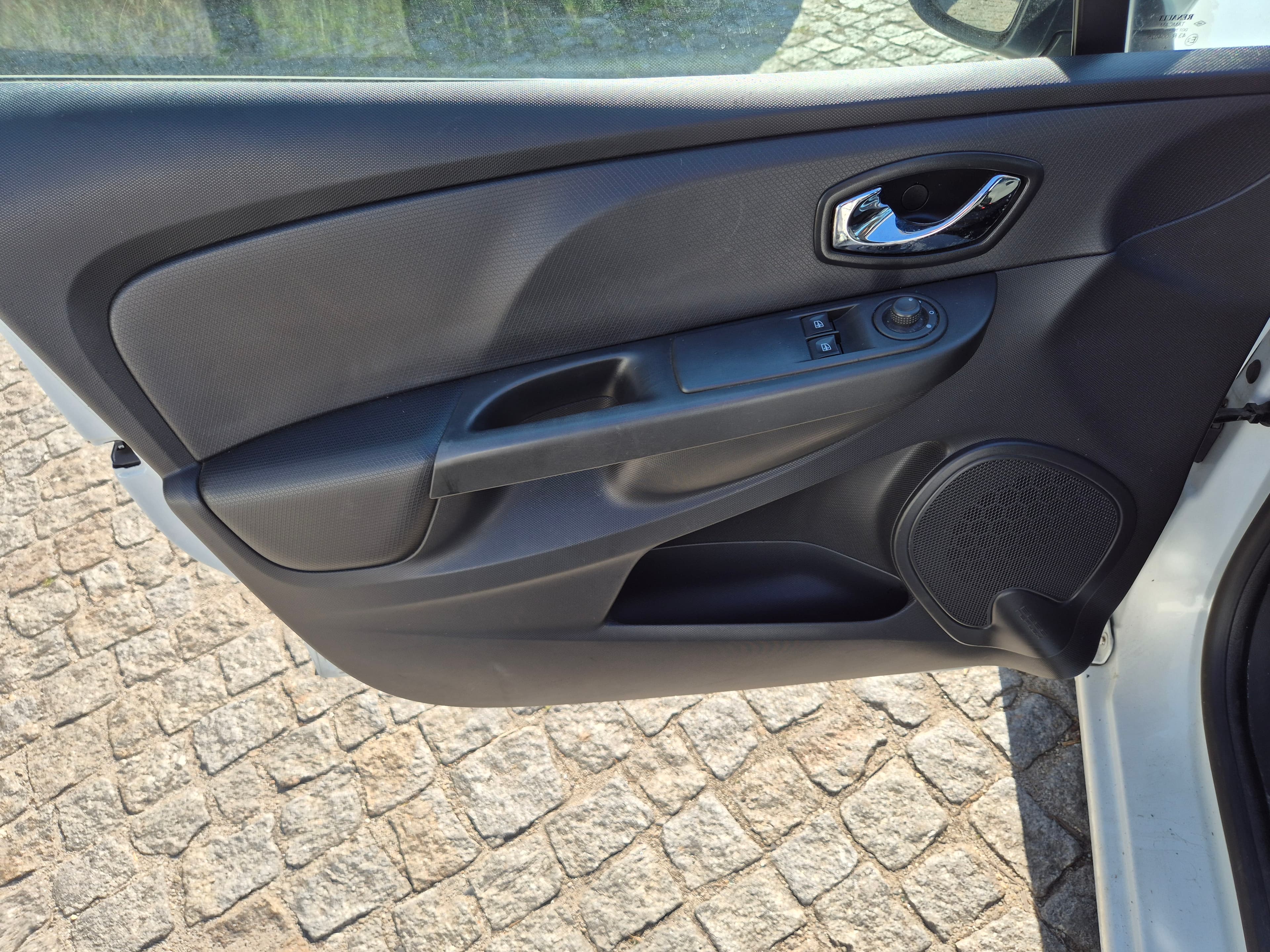 Renault Clio · Ano 2015 — imagem 30