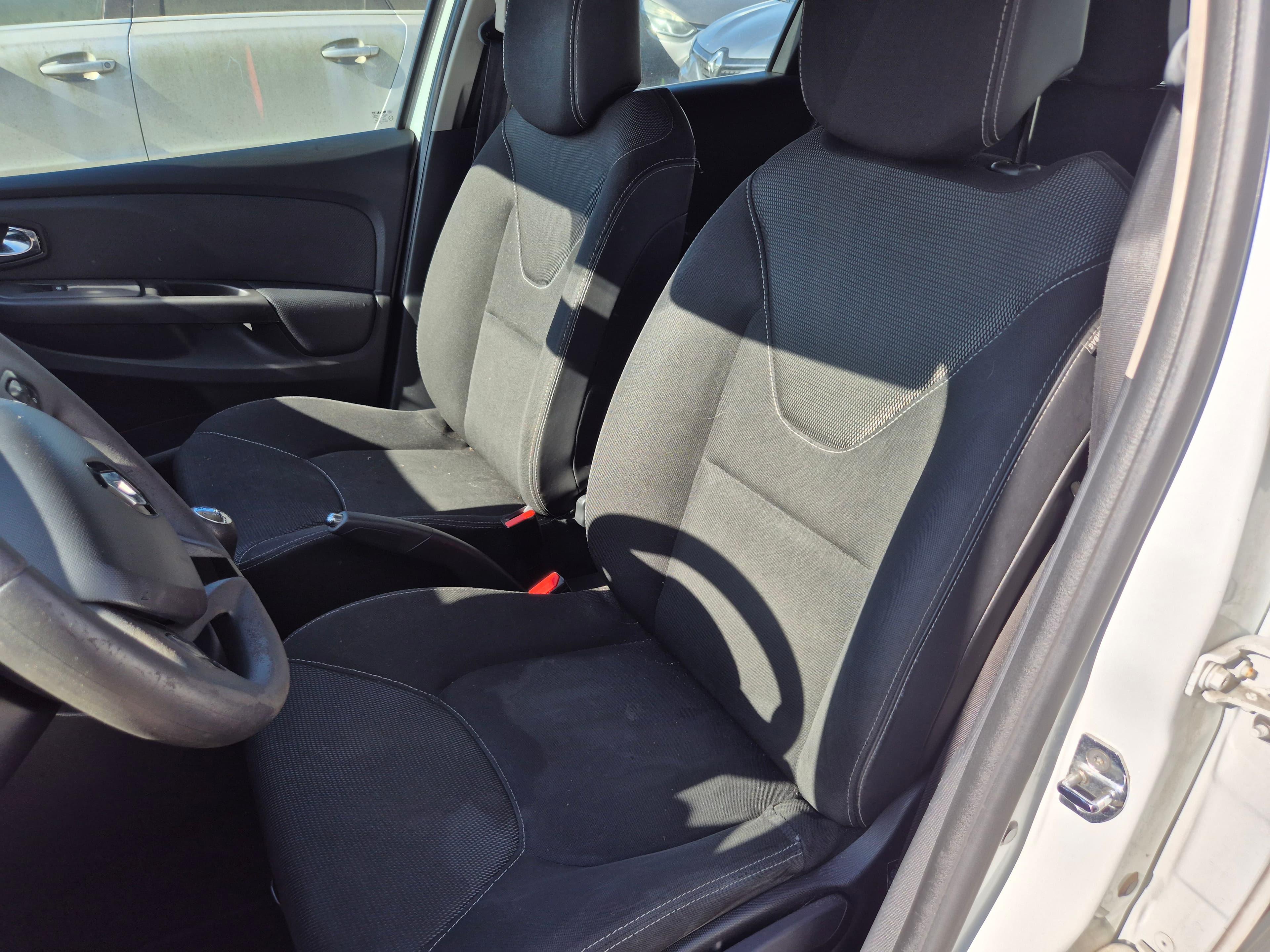 Renault Clio · Ano 2015 — imagem 32