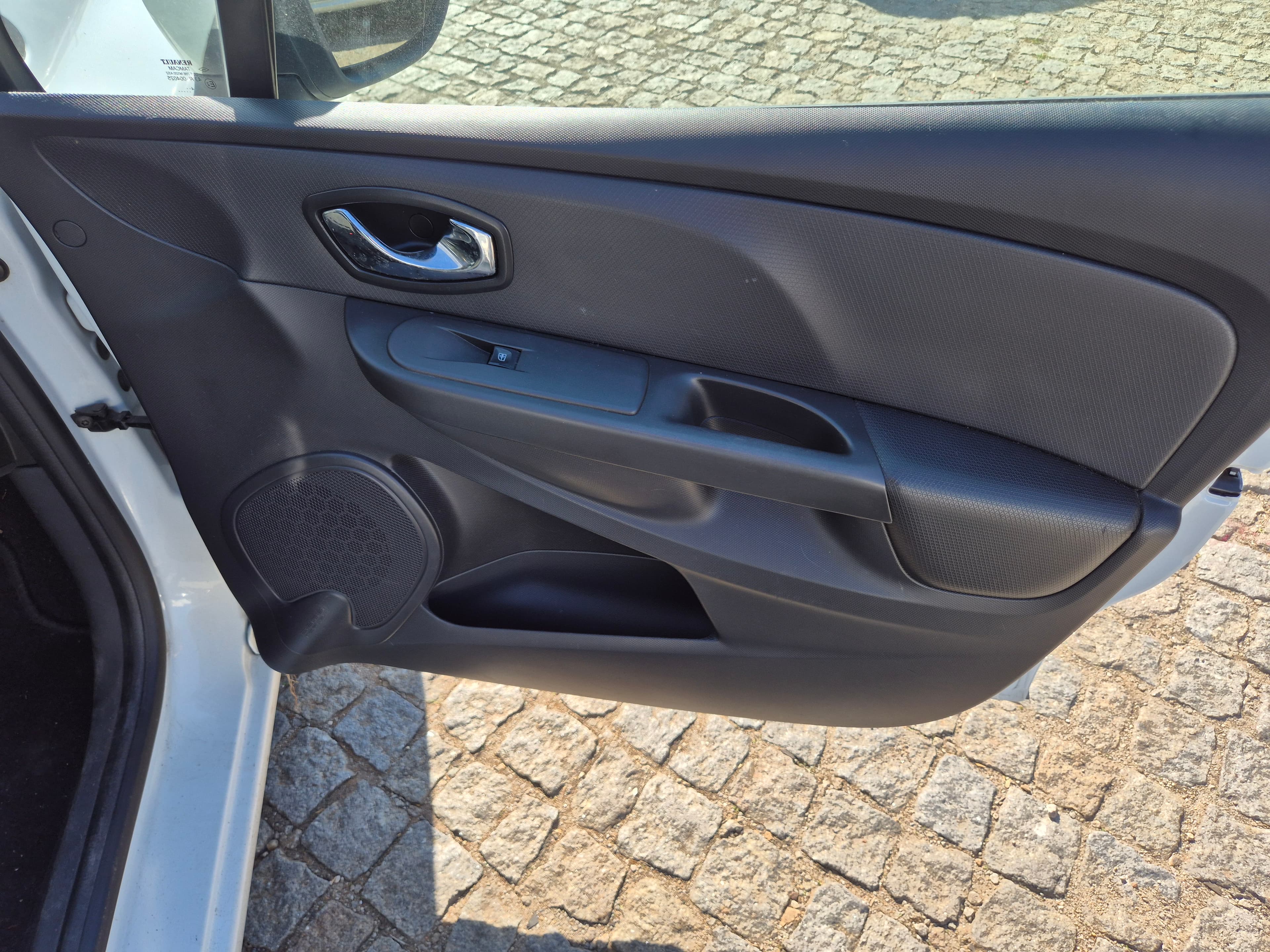 Renault Clio · Ano 2015 — imagem 24