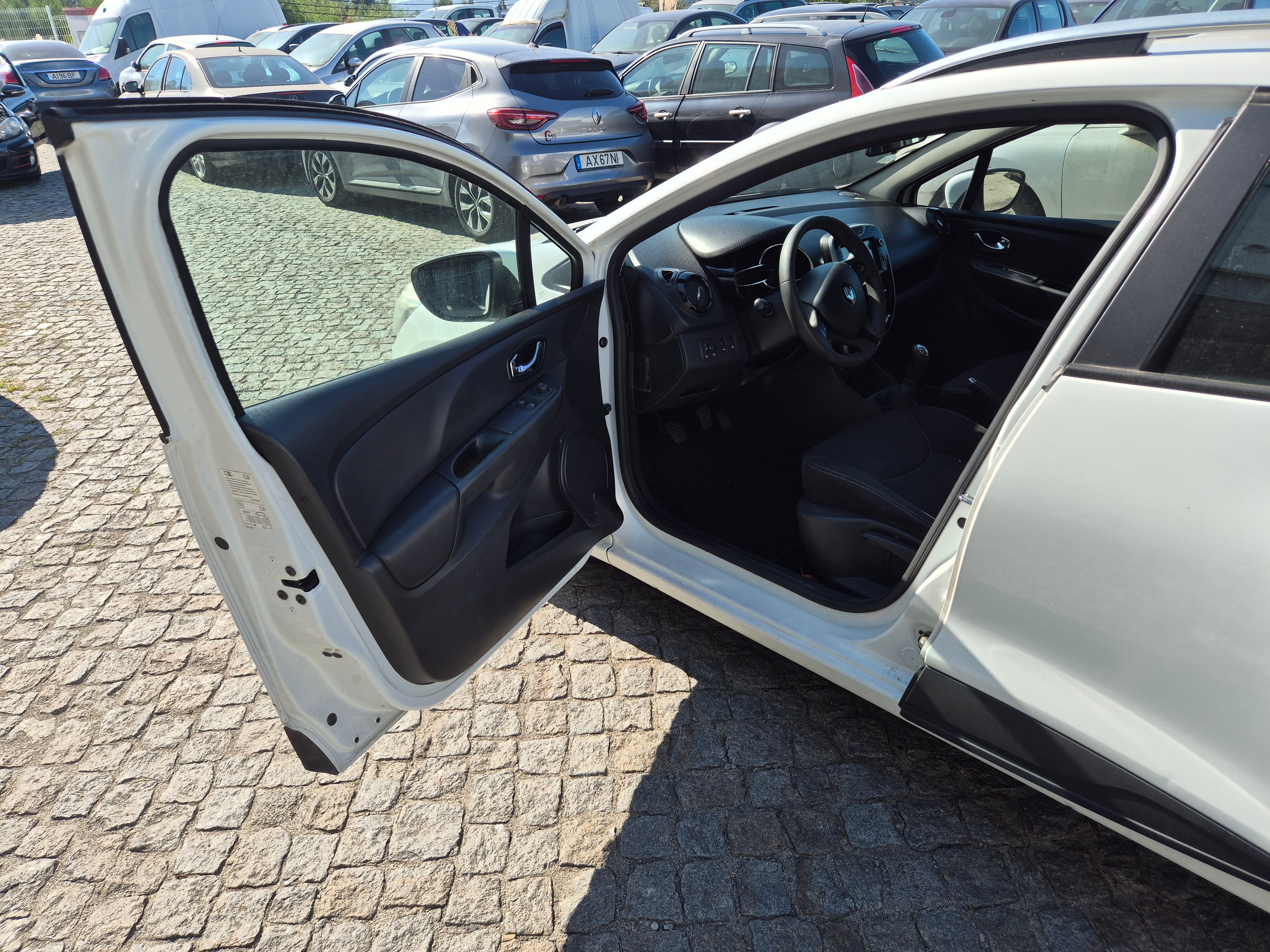Renault Clio · Ano 2015 — imagem 29
