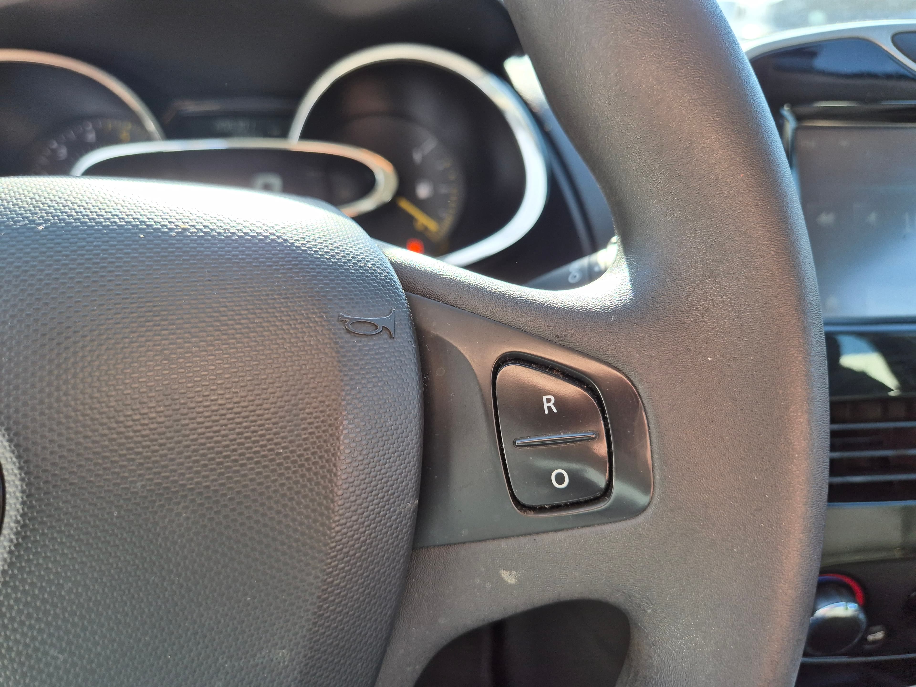 Renault Clio · Ano 2015 — imagem 39