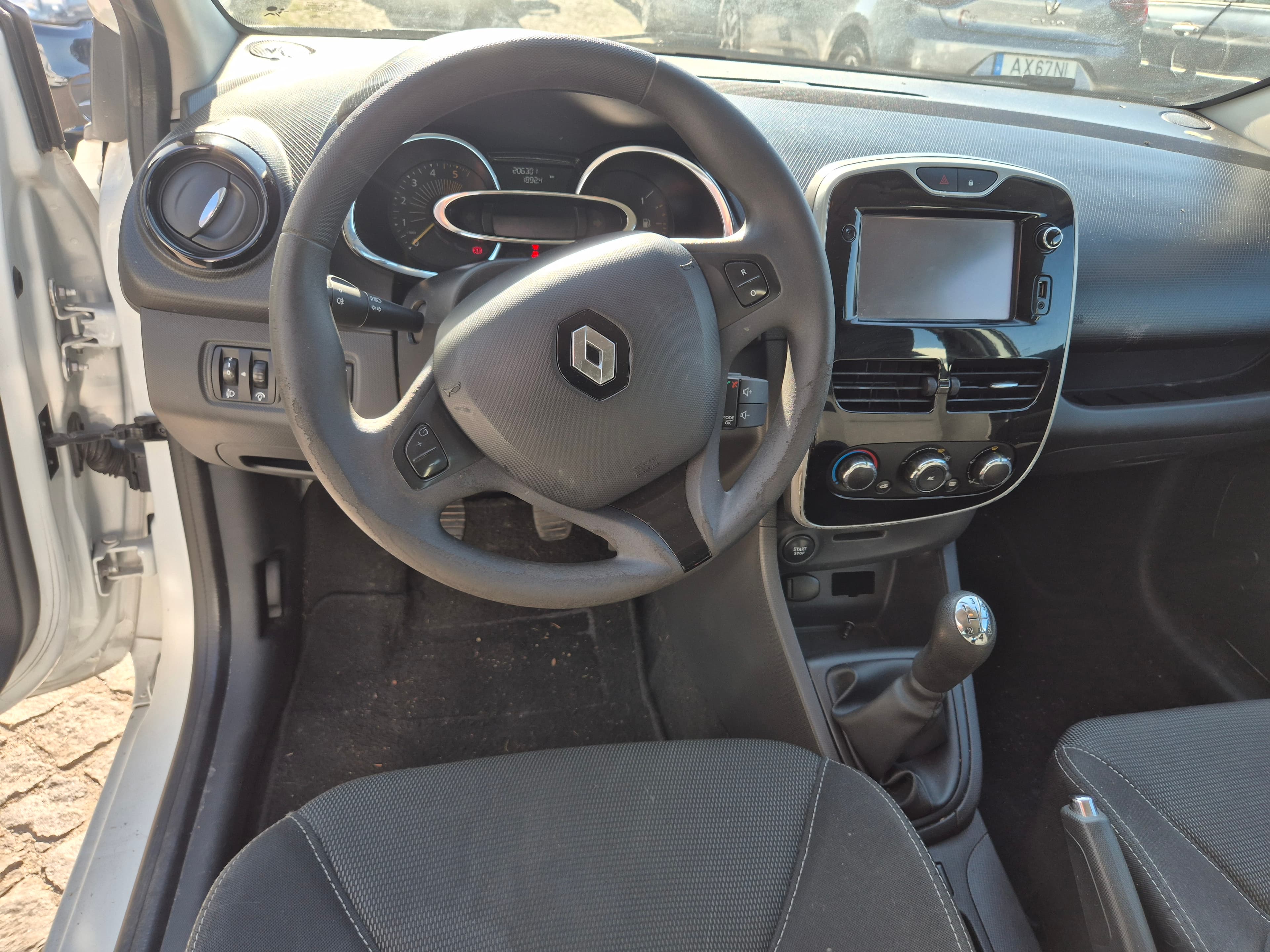 Renault Clio · Ano 2015 — imagem 33