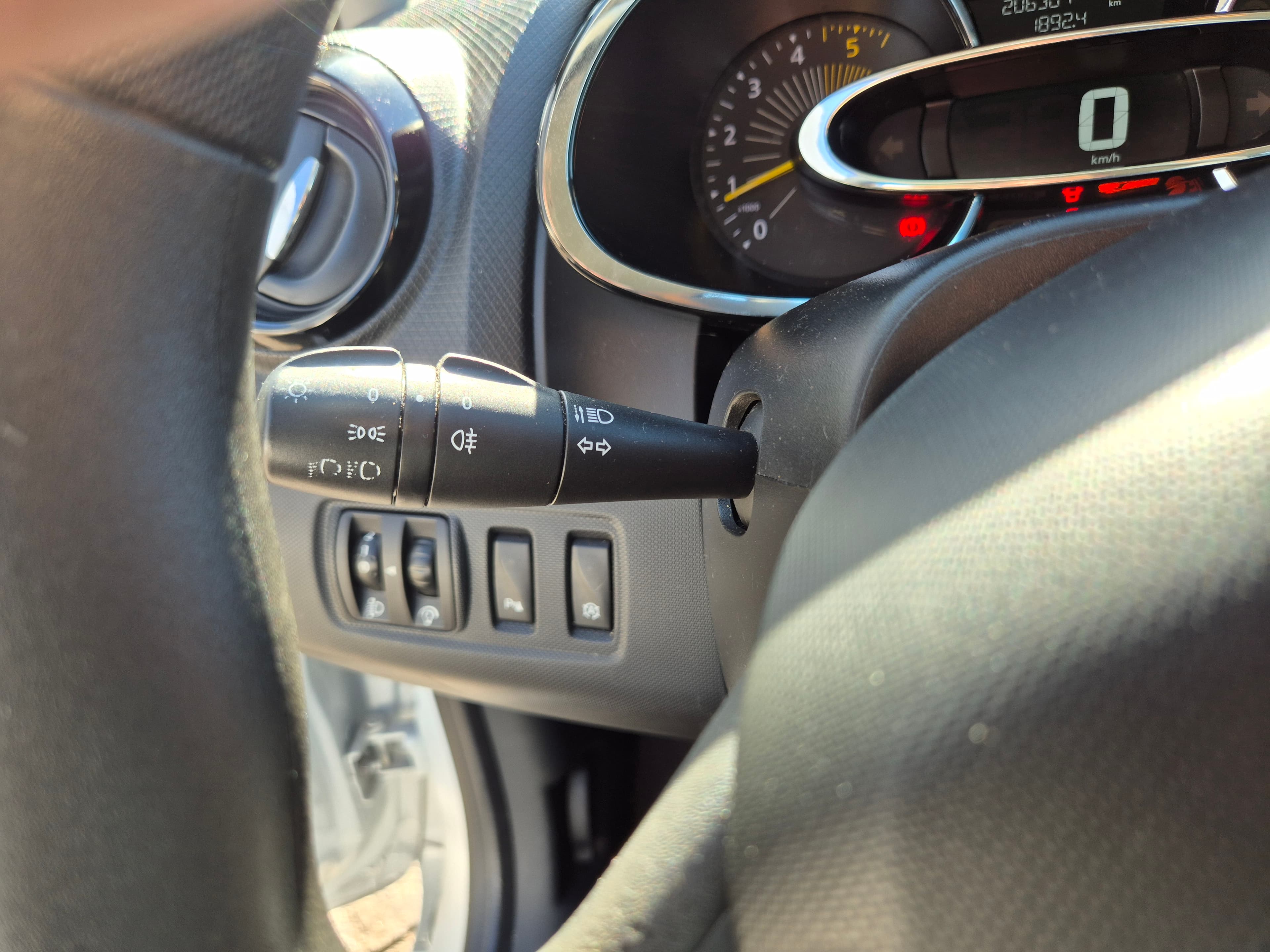 Renault Clio · Ano 2015 — imagem 40