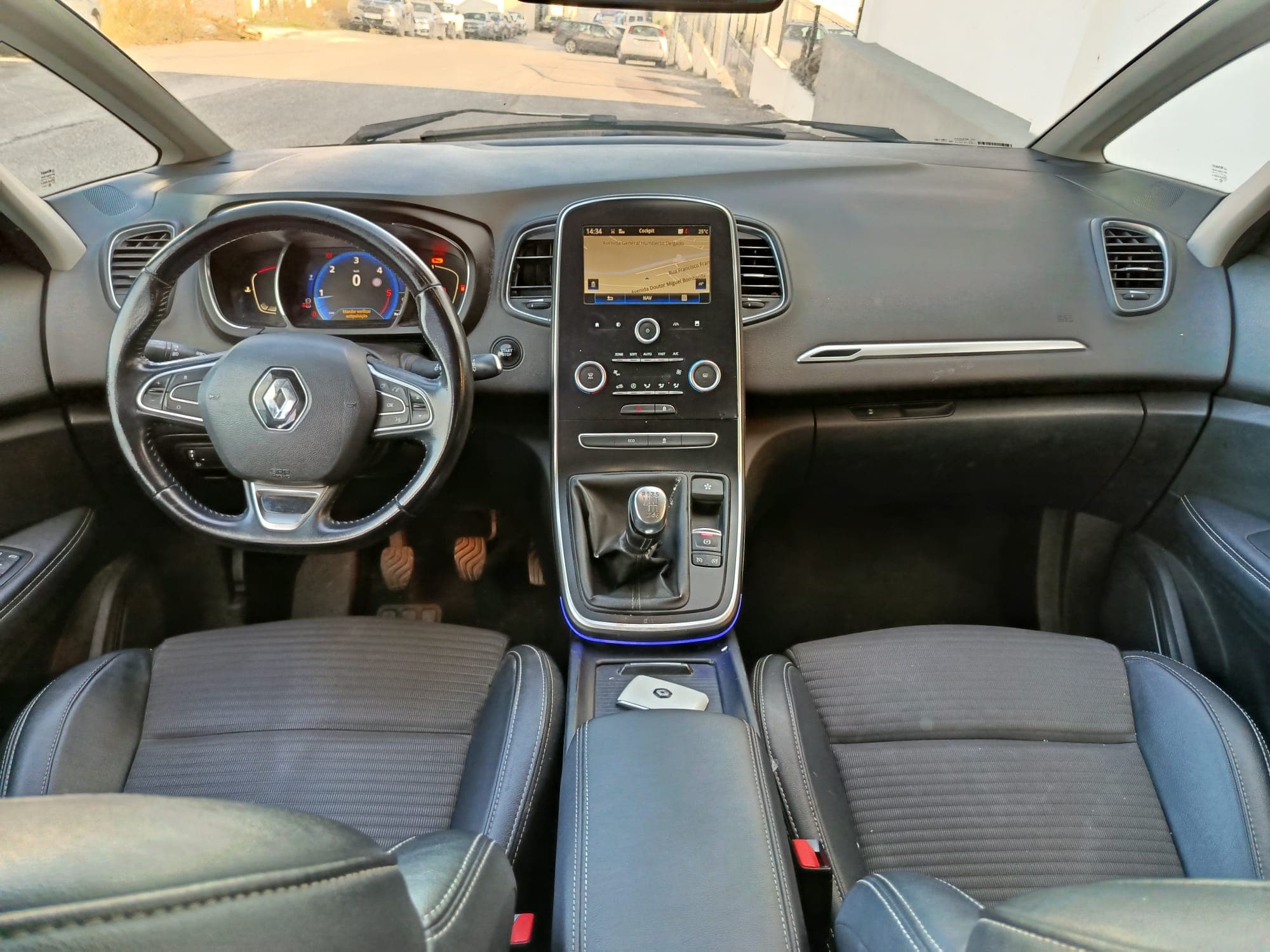 Renault Grand Scénic · 7 Lugares · Ano 2017 — image 15
