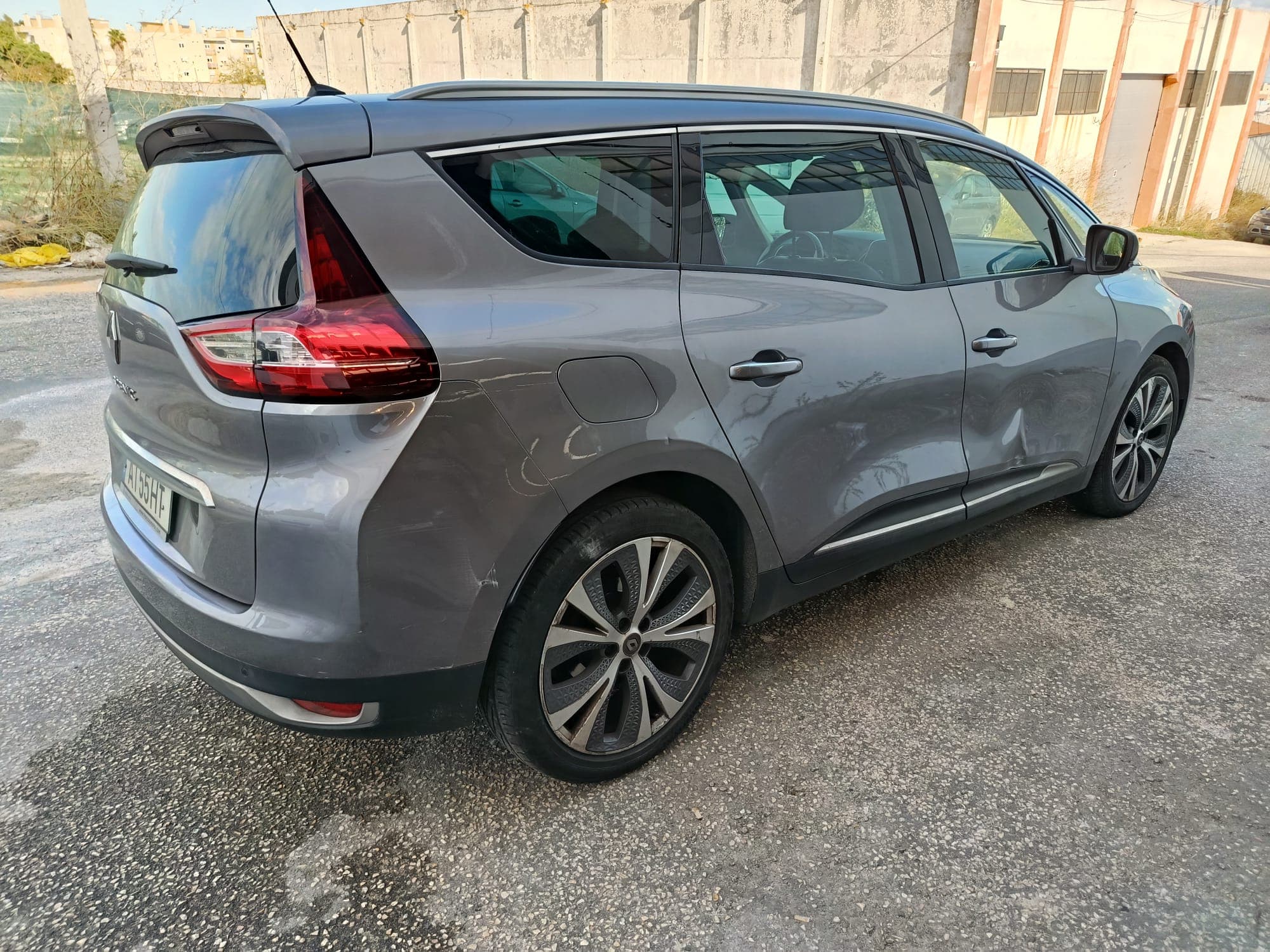 Renault Grand Scénic · 7 Lugares · Ano 2017 — image 4