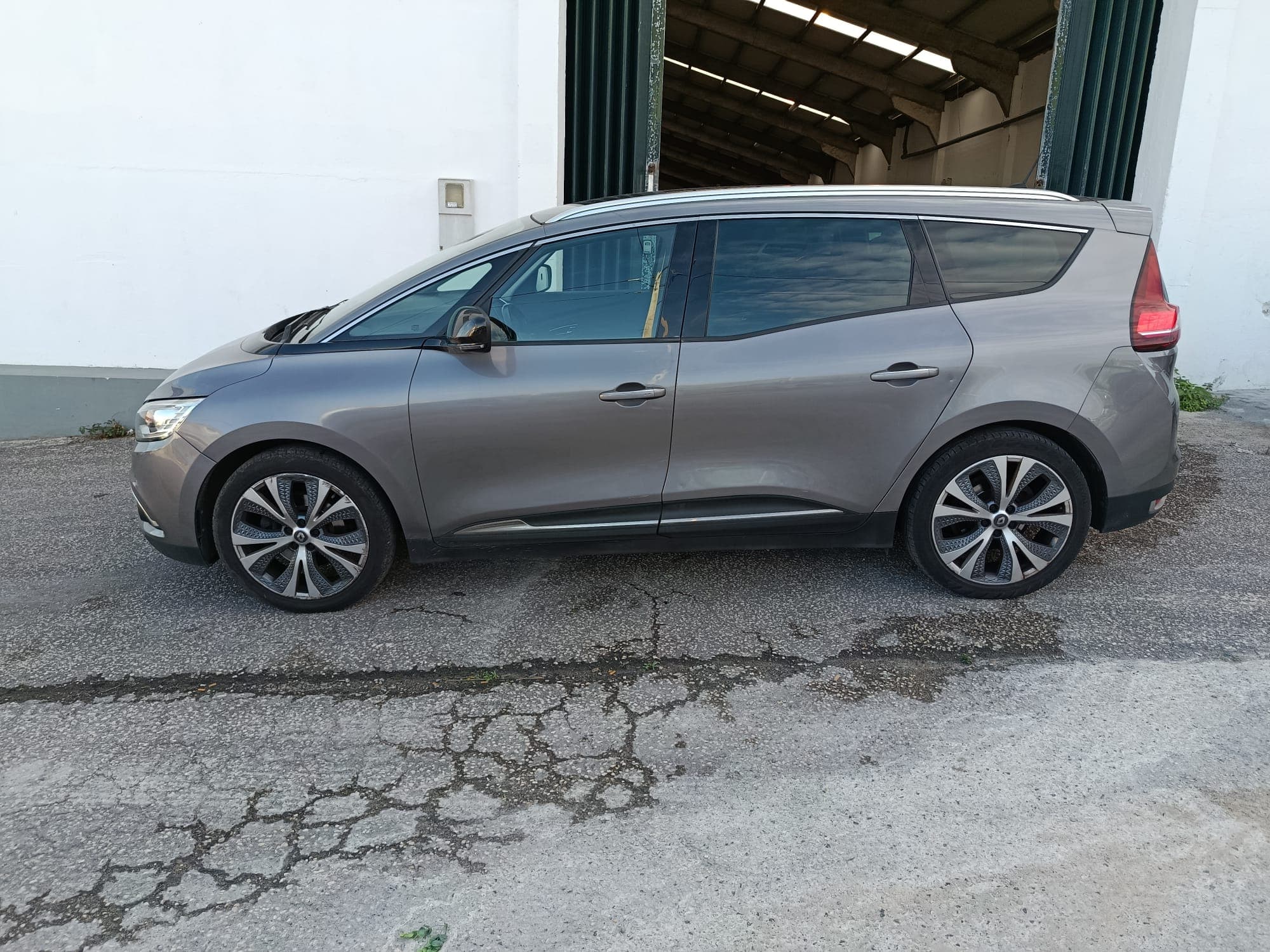 Renault Grand Scénic · 7 Lugares · Ano 2017 — image 6