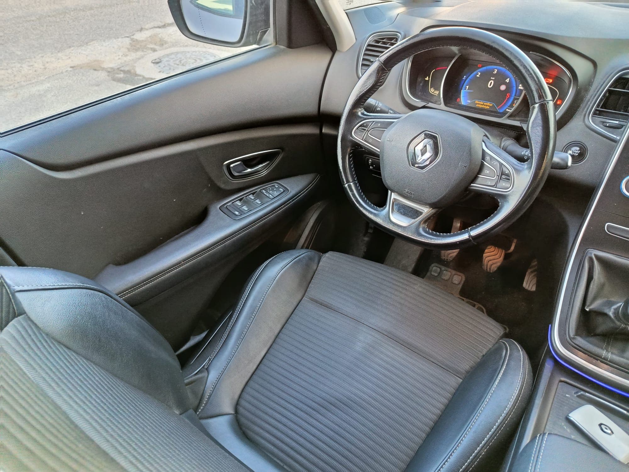 Renault Grand Scénic · 7 Lugares · Ano 2017 — image 16