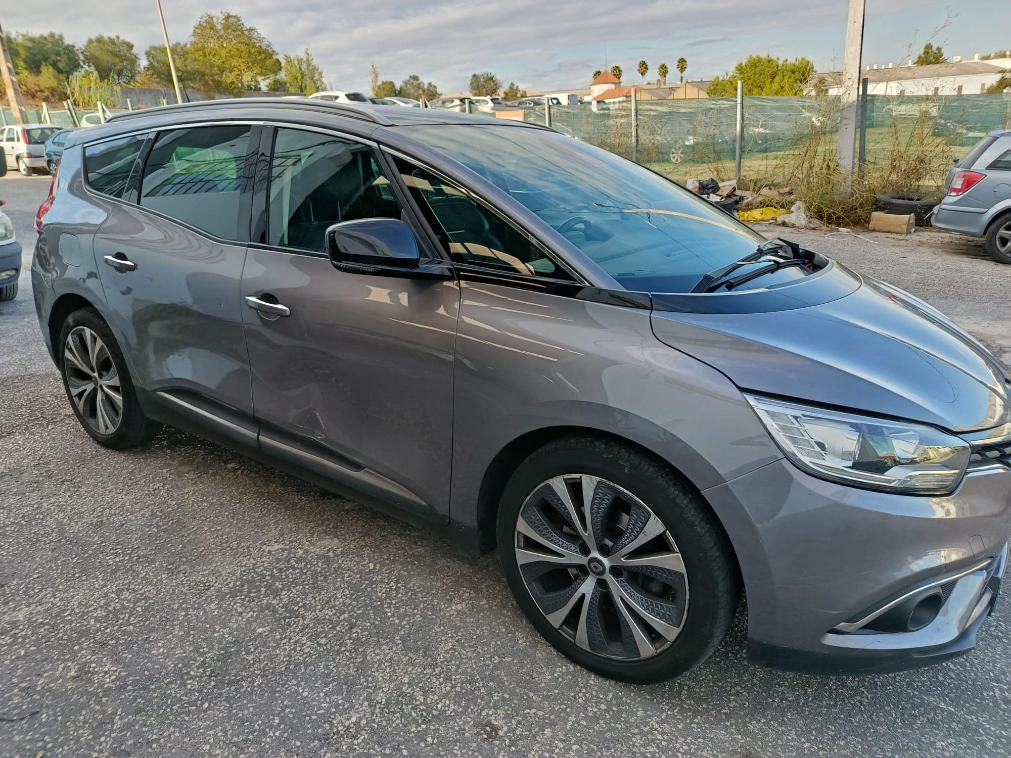 Renault Grand Scénic · 7 Lugares · Ano 2017 — image 3