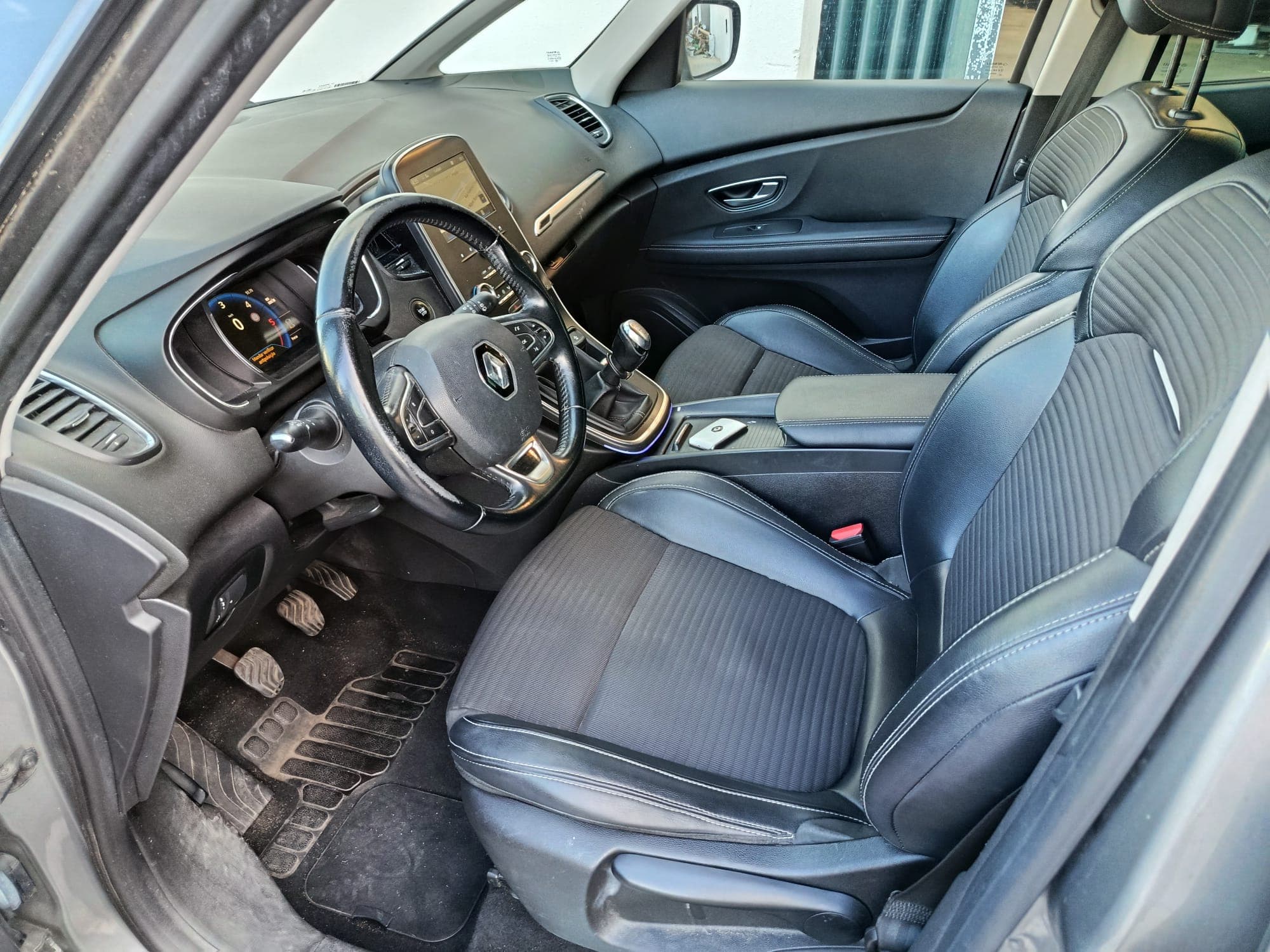 Renault Grand Scénic · 7 Lugares · Ano 2017 — image 14