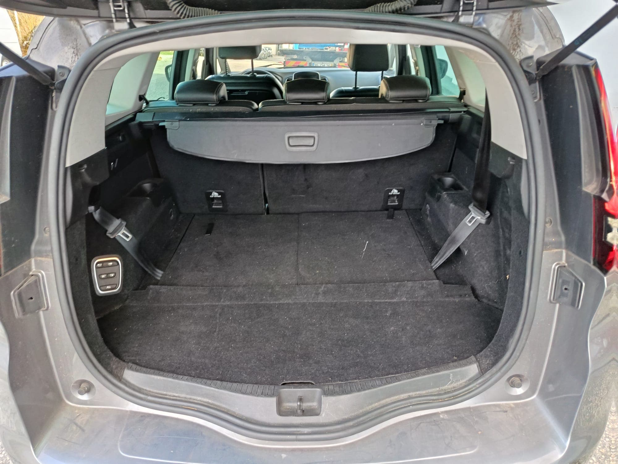 Renault Grand Scénic · 7 Lugares · Ano 2017 — image 8