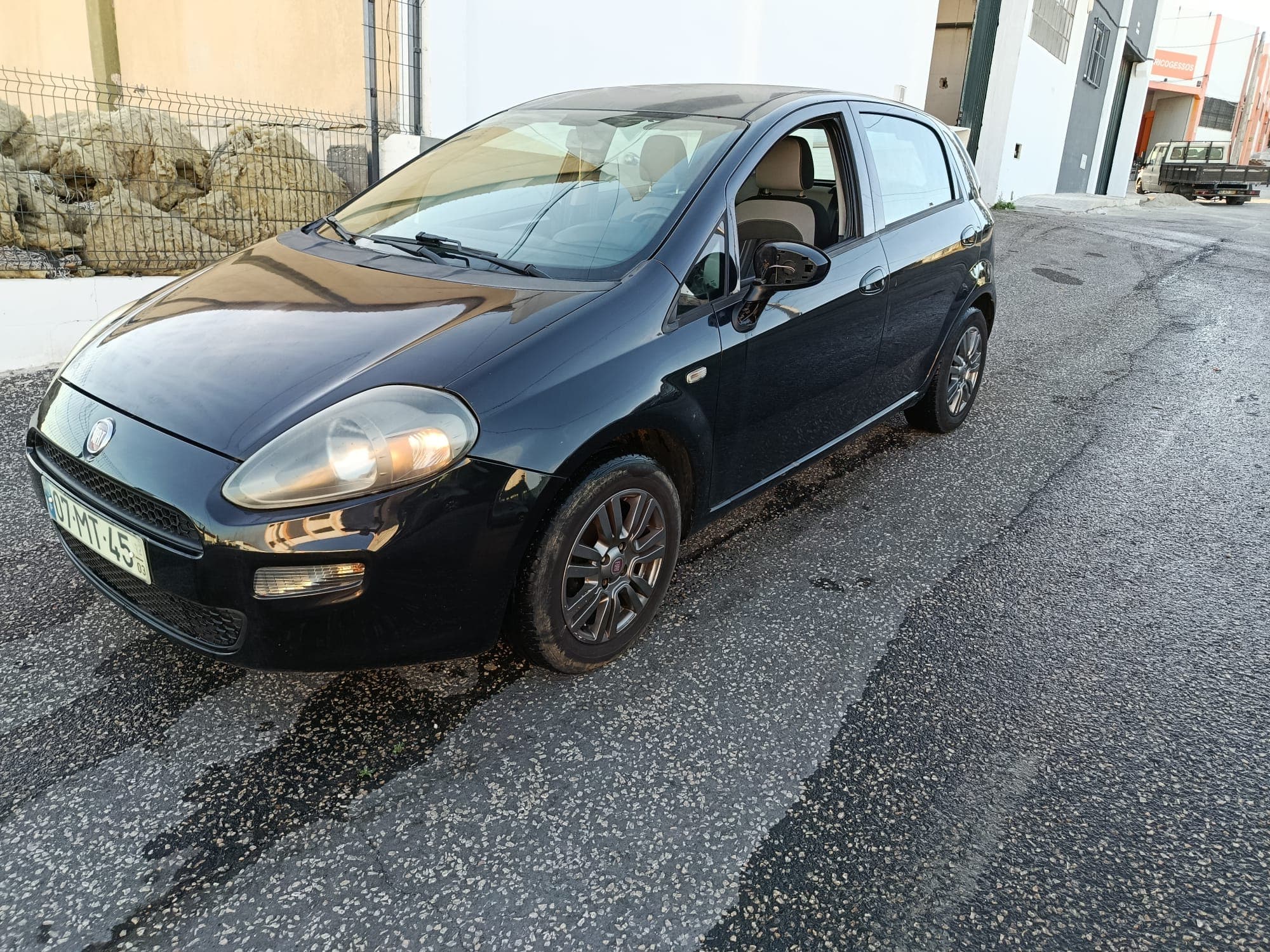 Fiat Punto · Ano 2012 — image 1