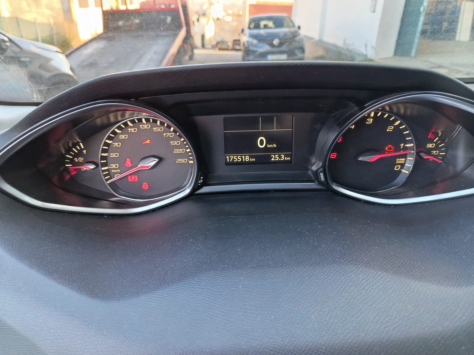 Peugeot 308 · Ano 2017 — imagen 11