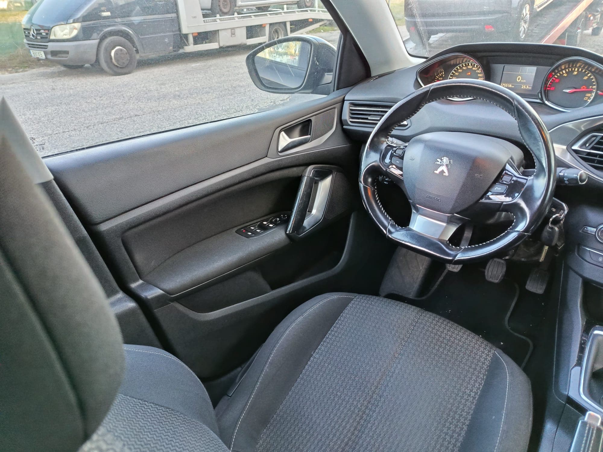Peugeot 308 · Ano 2017 — imagen 17