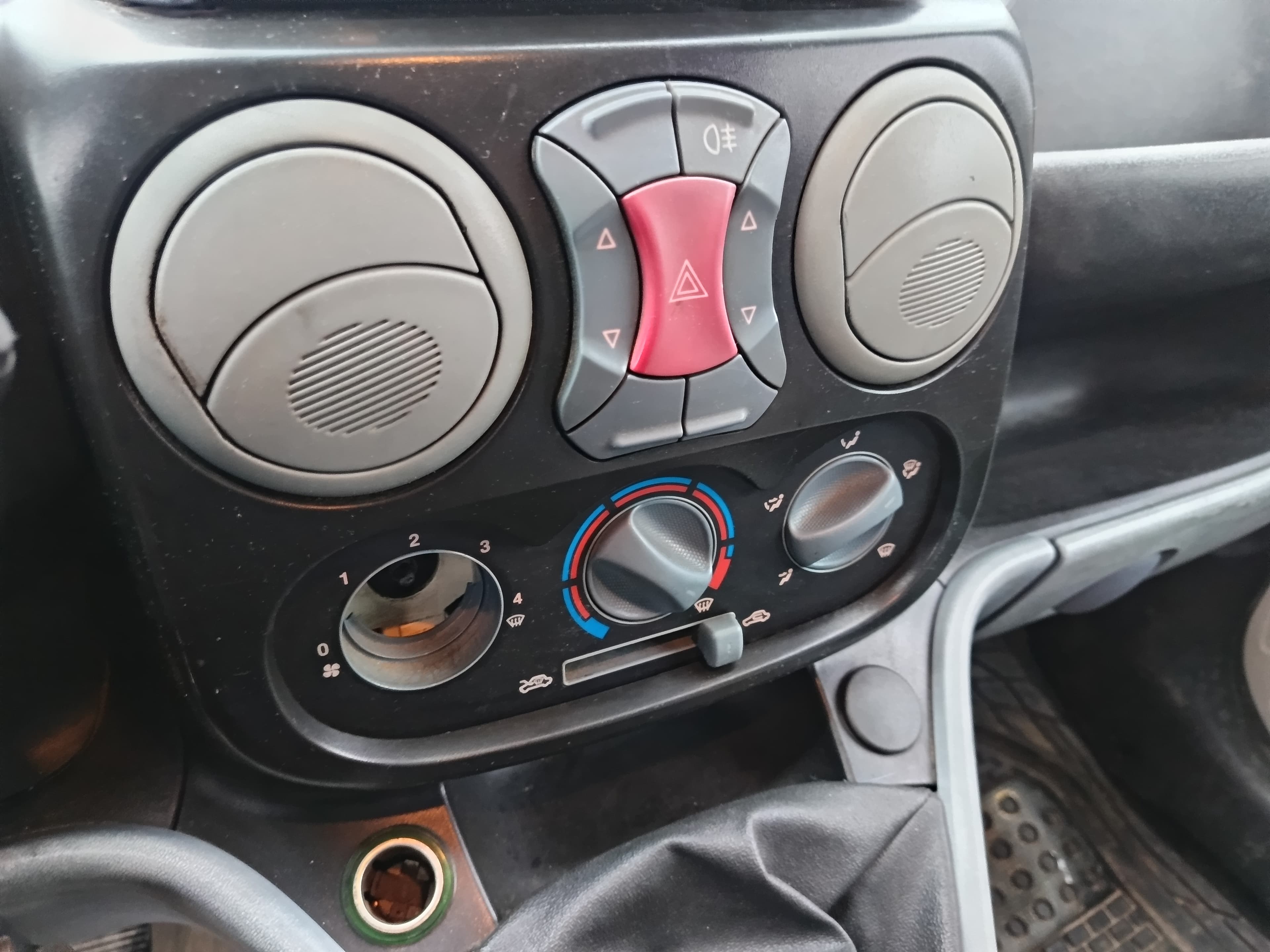 Fiat Doblo I Cargo (223) 1.9 JTD · Ano 2005 — image 31