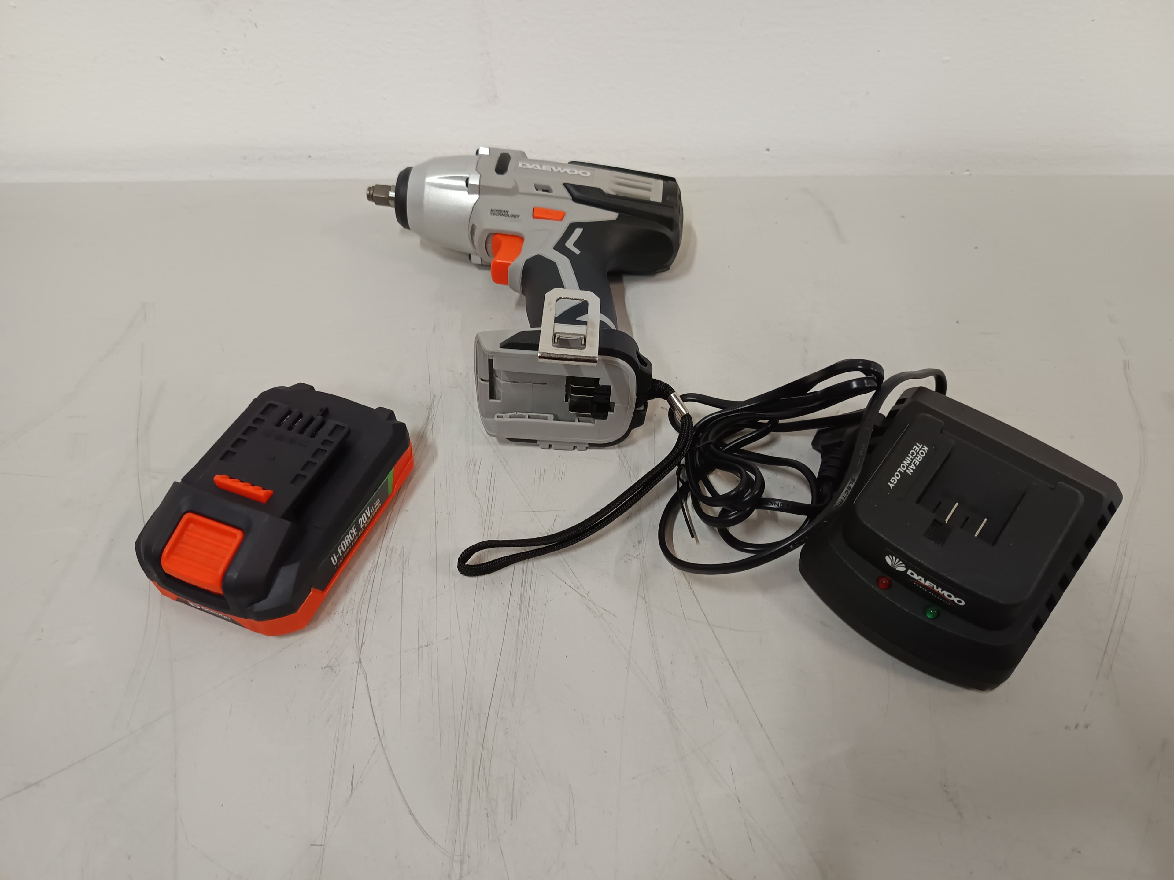 Berbequim de impacto Daewoo — imagem 2