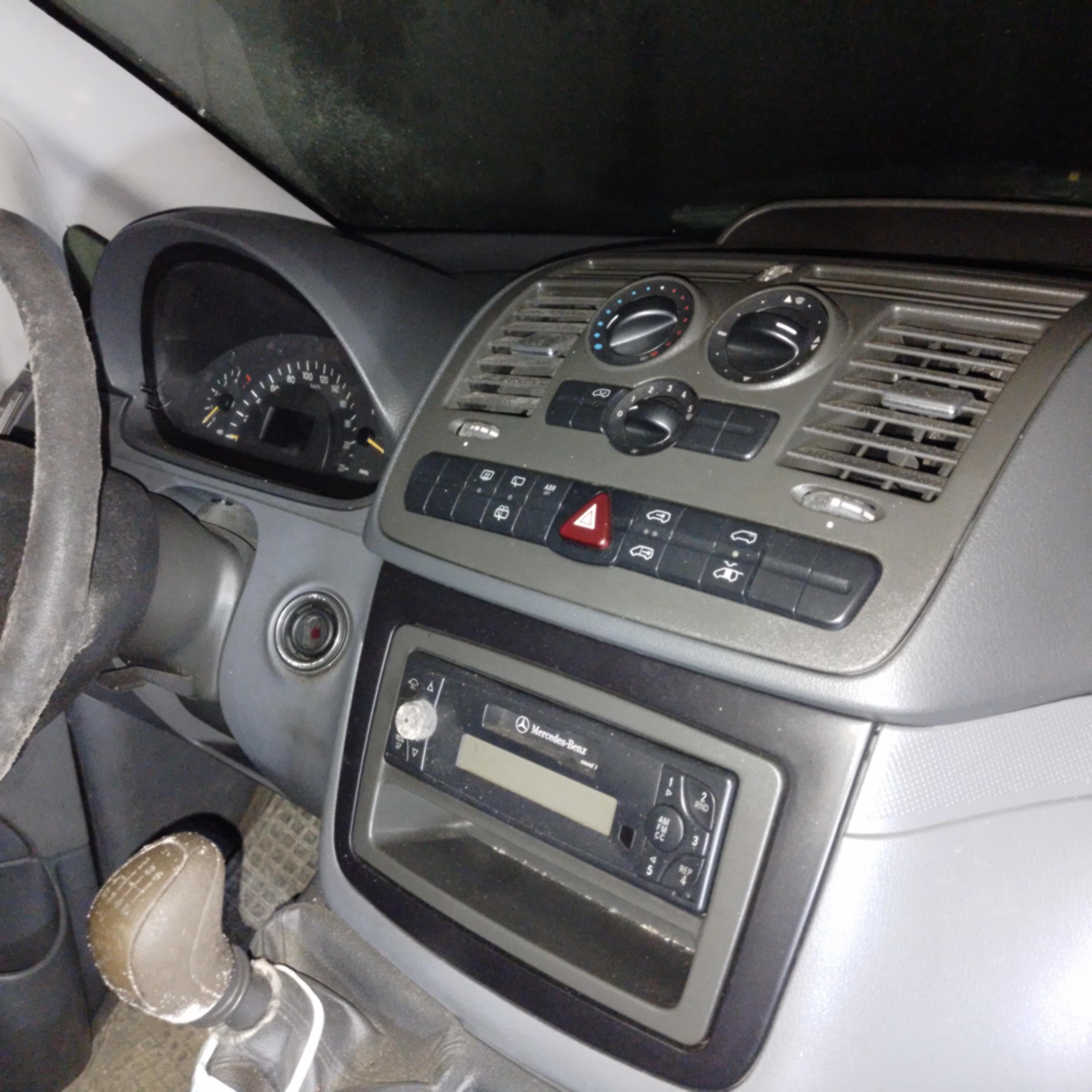 Mercedes-Benz 111 CDI · Ano 2004 — image 7