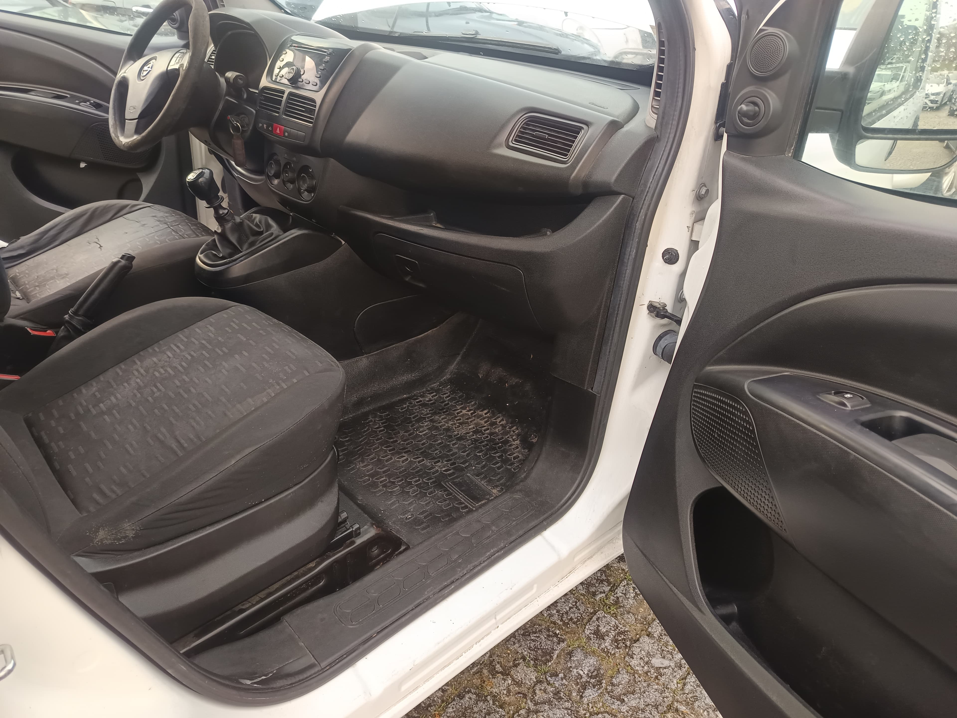 Opel Combo D Van · Ano 2017 — imagen 32