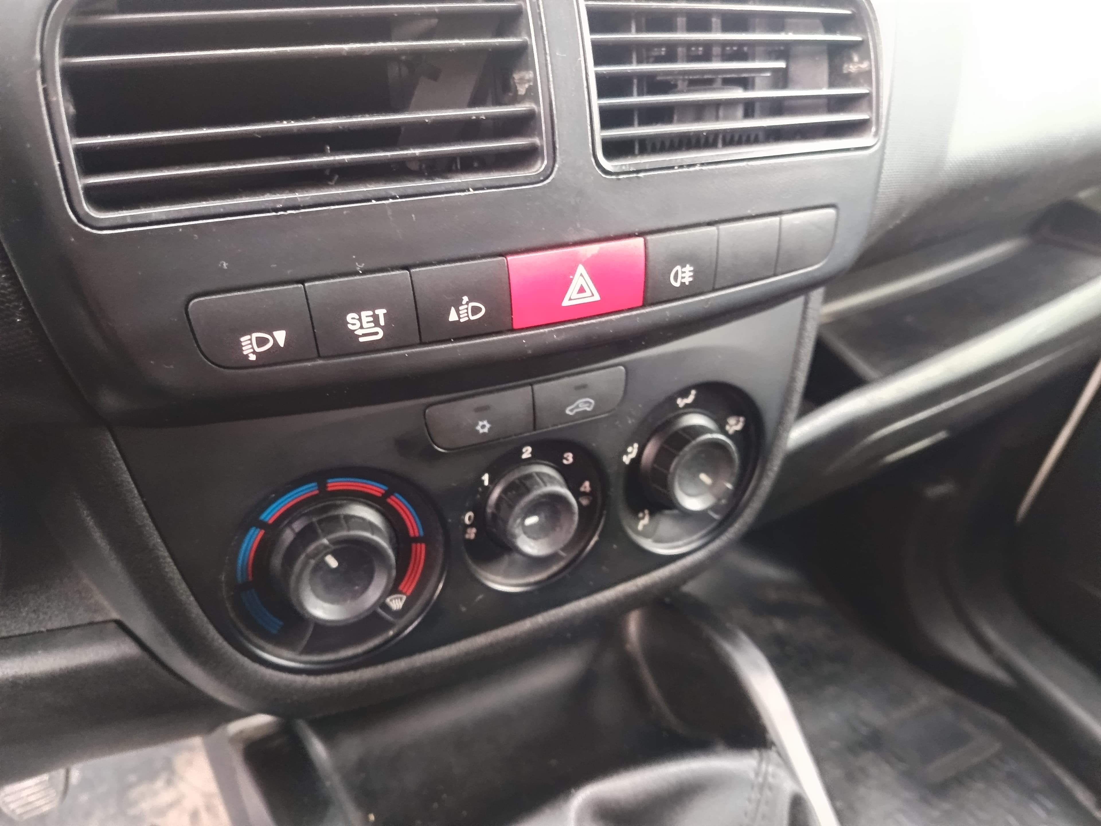 Opel Combo D Van · Ano 2017 — imagen 25