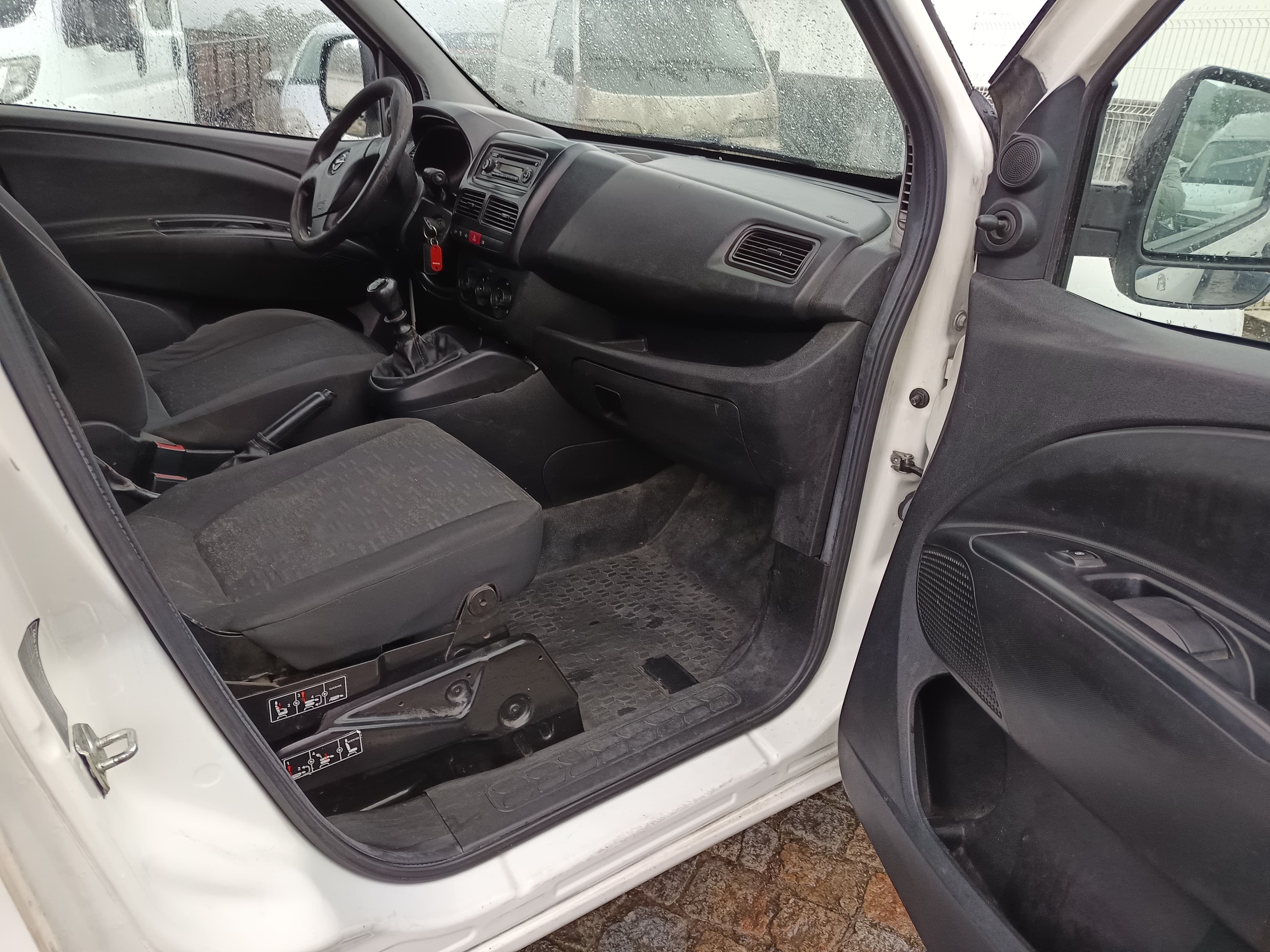 Opel Combo D Van · Ano 2016 — imagen 24