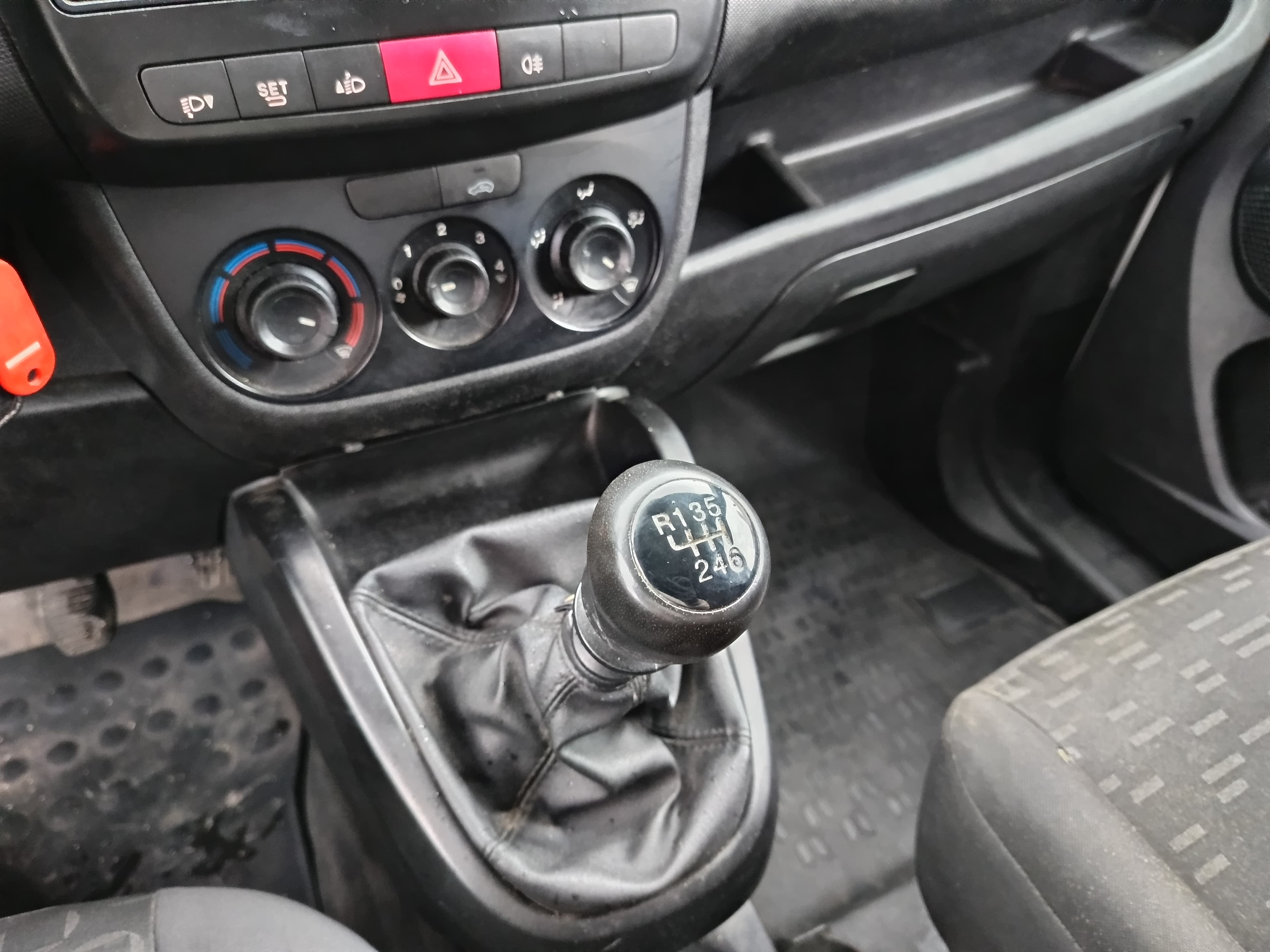 Opel Combo D Van · Ano 2016 — imagen 33