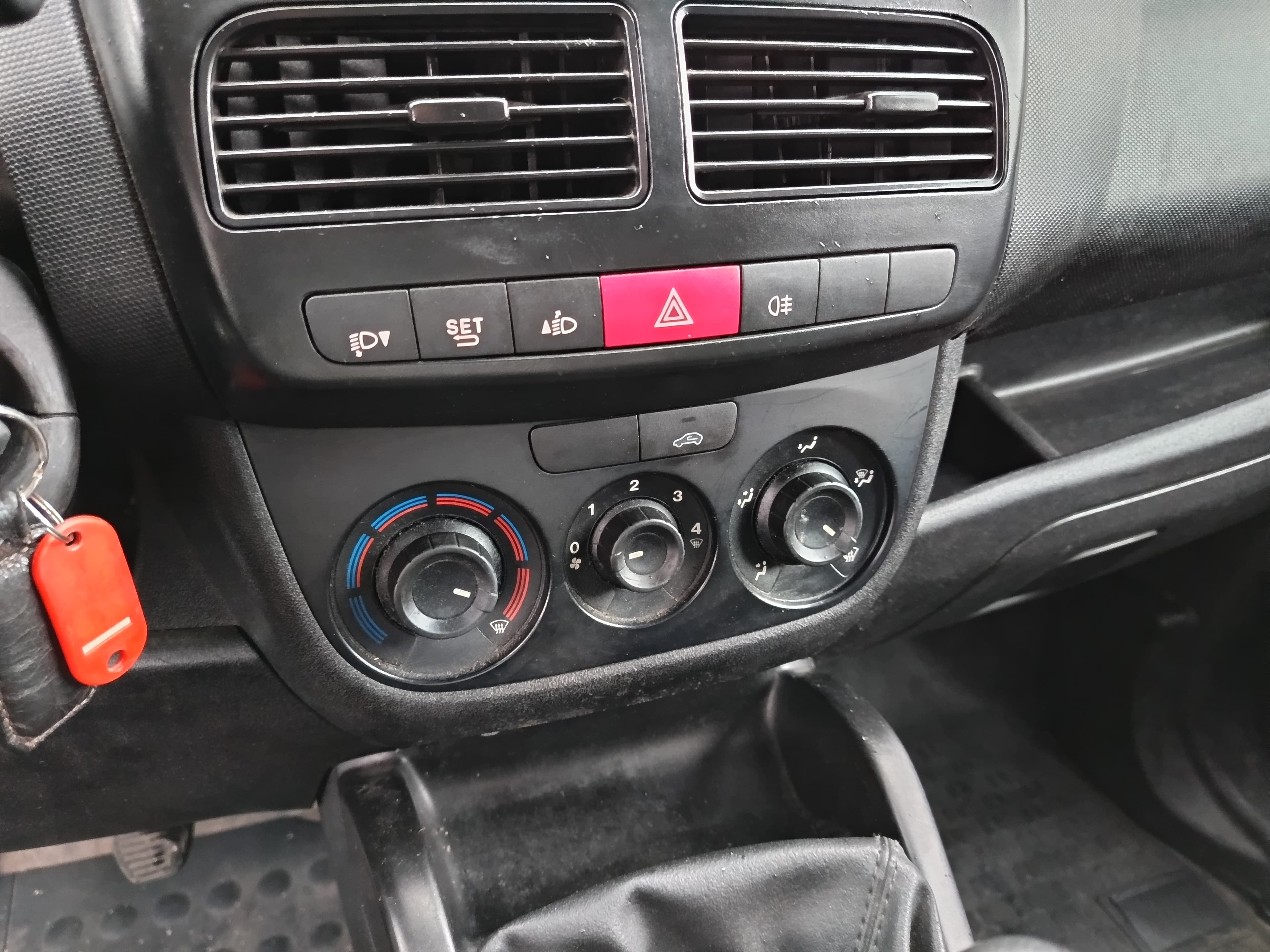 Opel Combo D Van · Ano 2016 — imagen 32