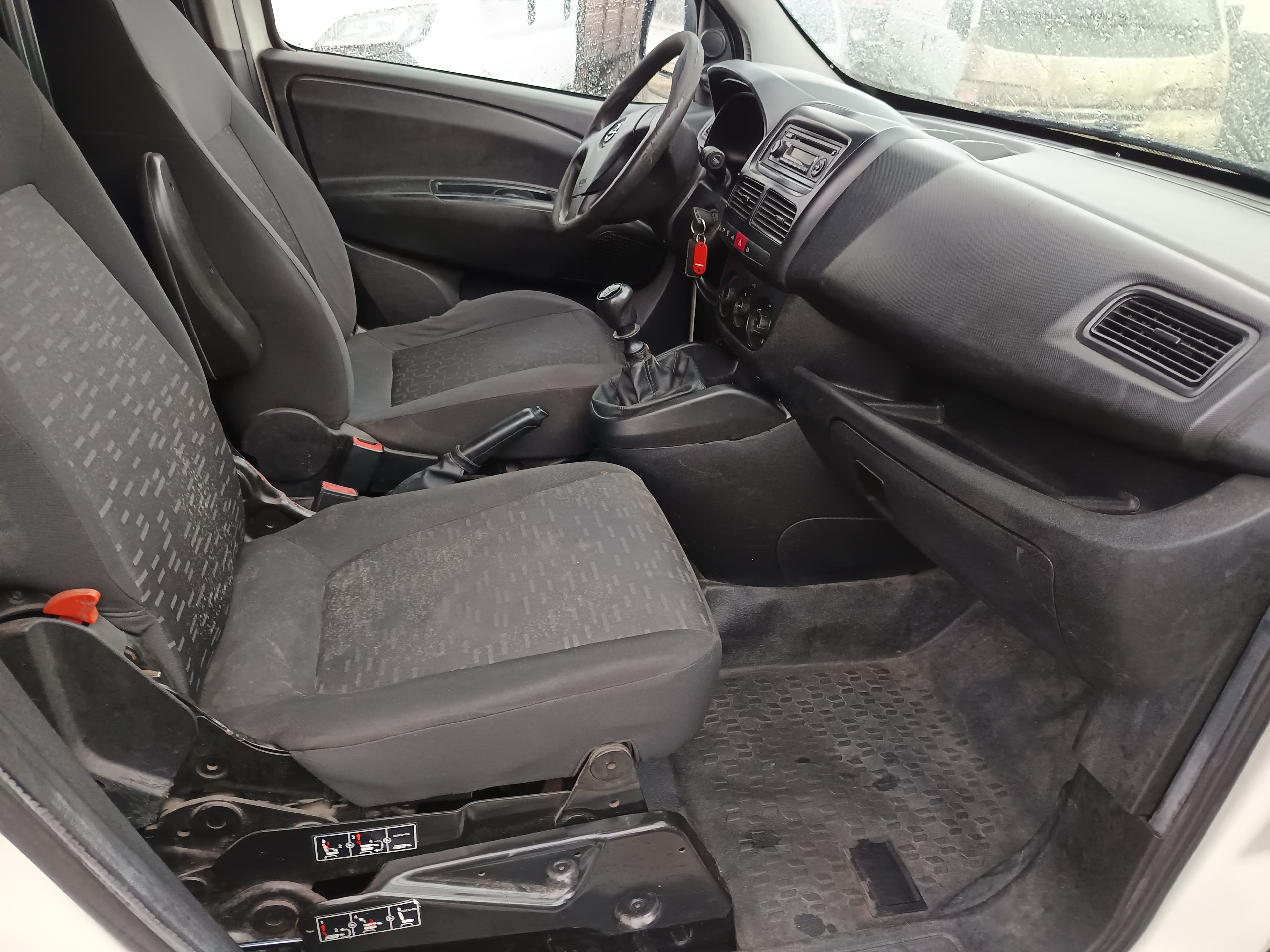 Opel Combo D Van · Ano 2016 — imagen 26