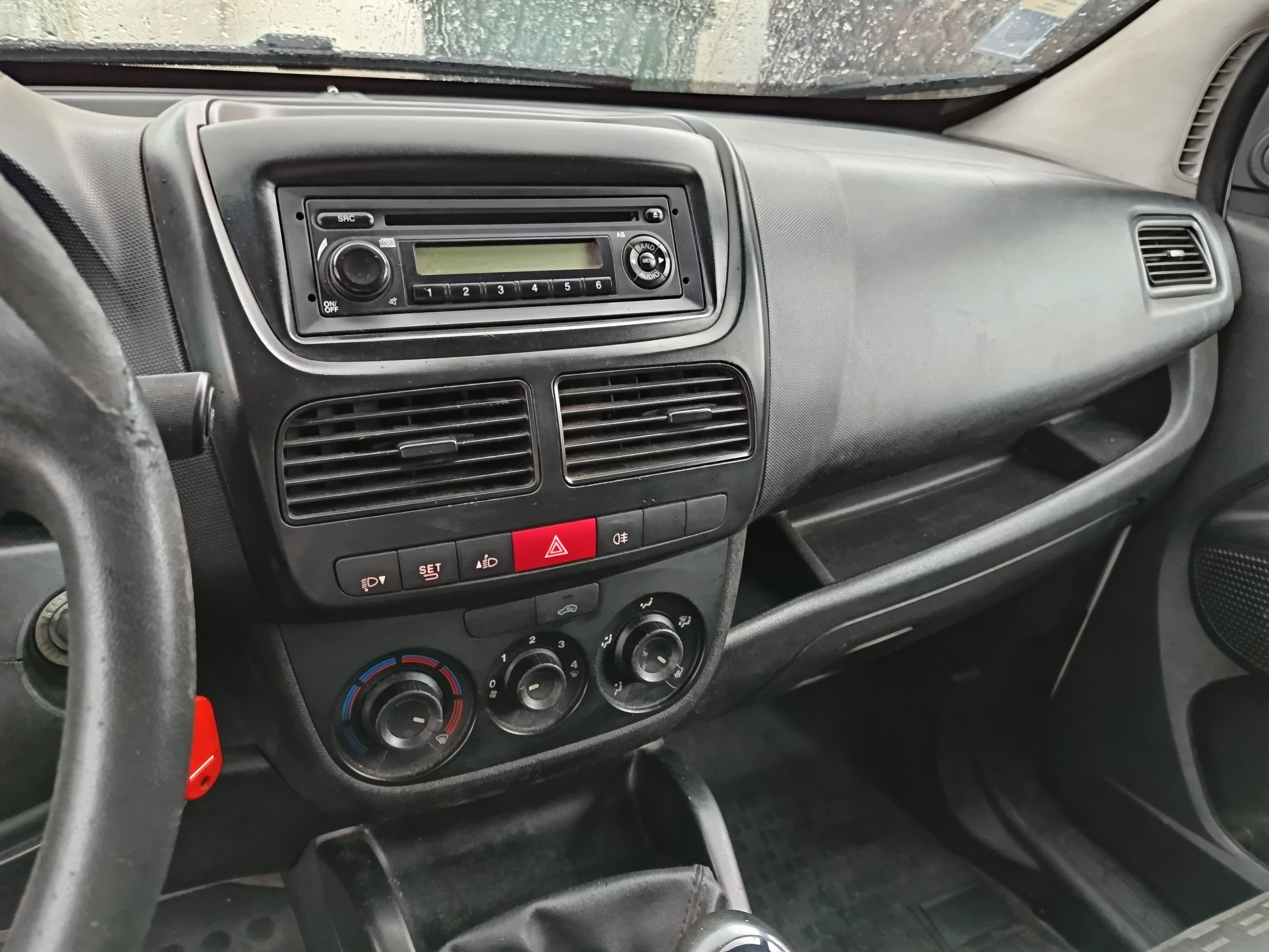 Opel Combo D Van · Ano 2016 — imagen 31