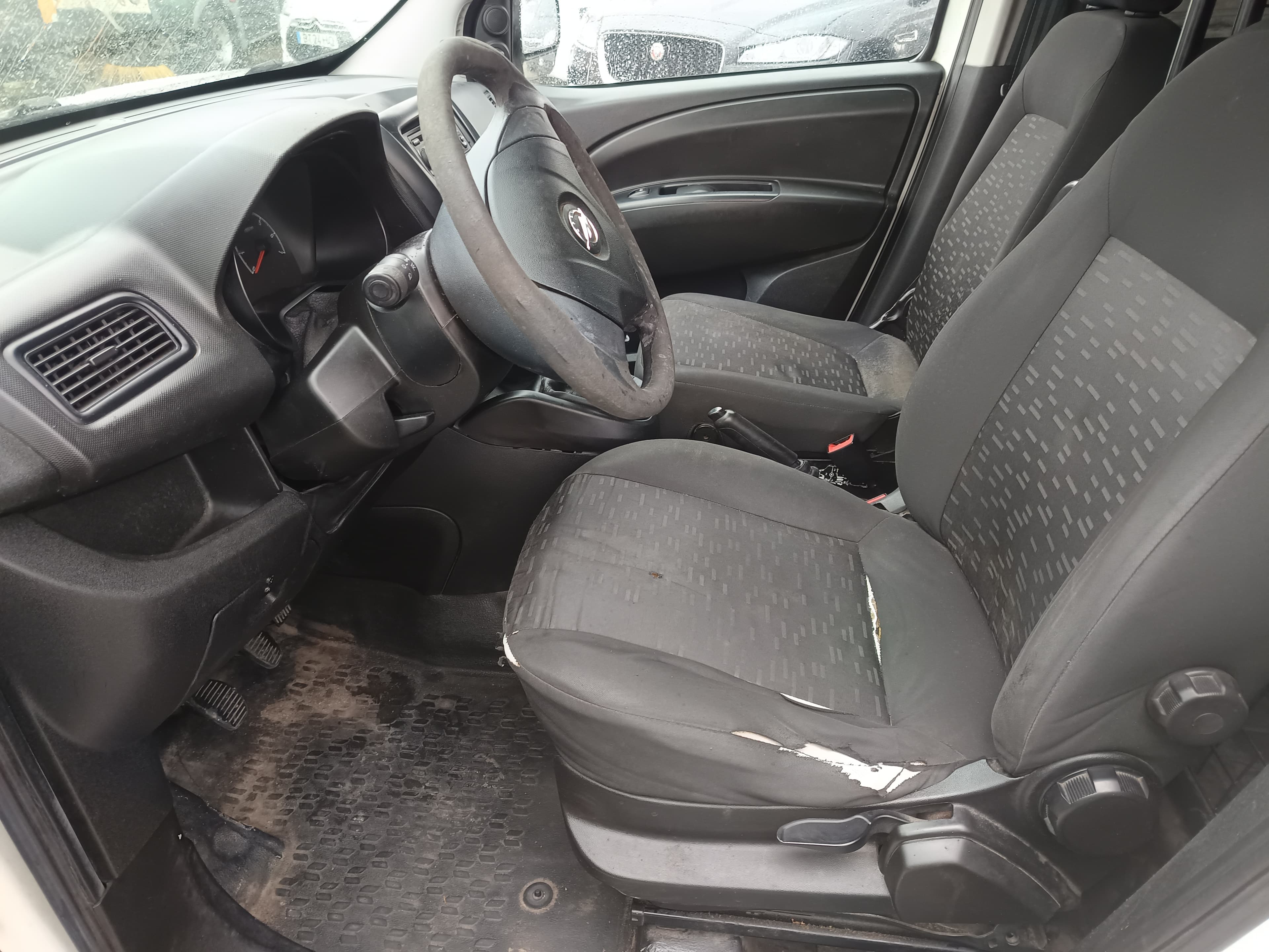 Opel Combo D Van · Ano 2017 — imagem 26