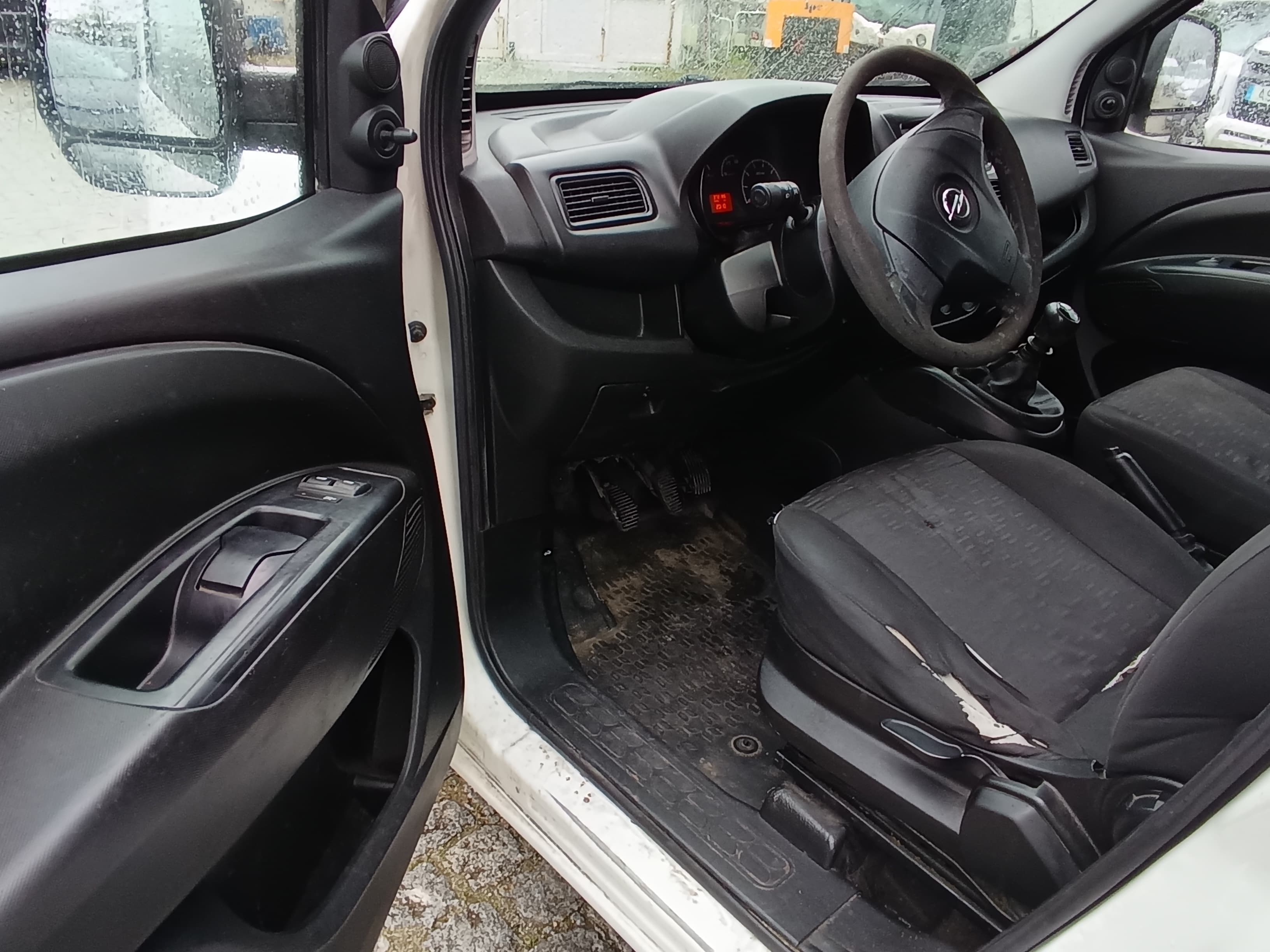 Opel Combo D Van · Ano 2017 — imagem 24