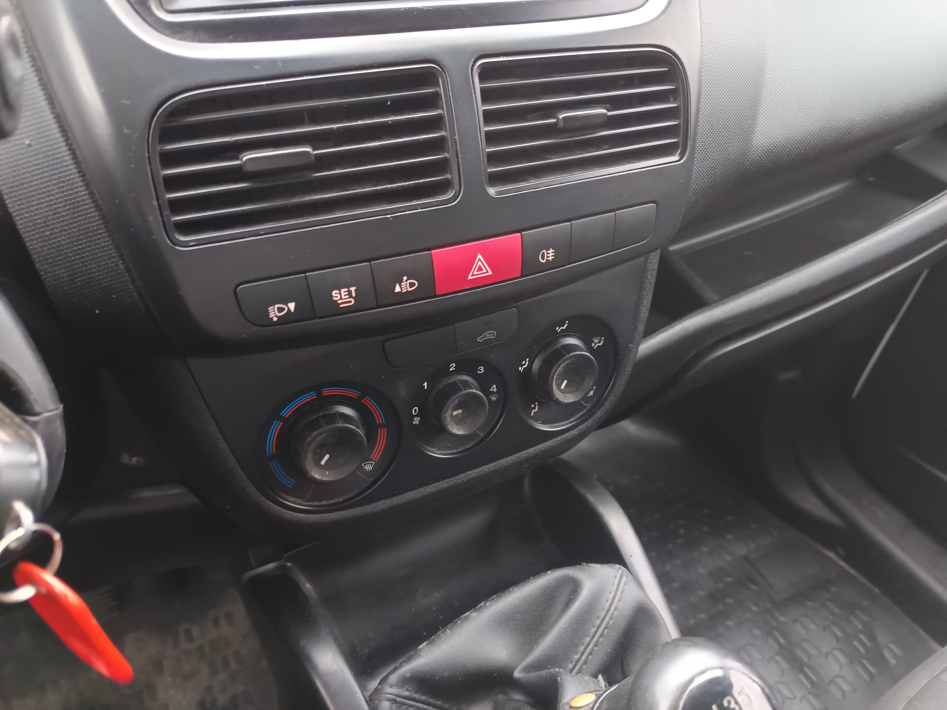 Opel Combo D Van · Ano 2017 — imagem 31