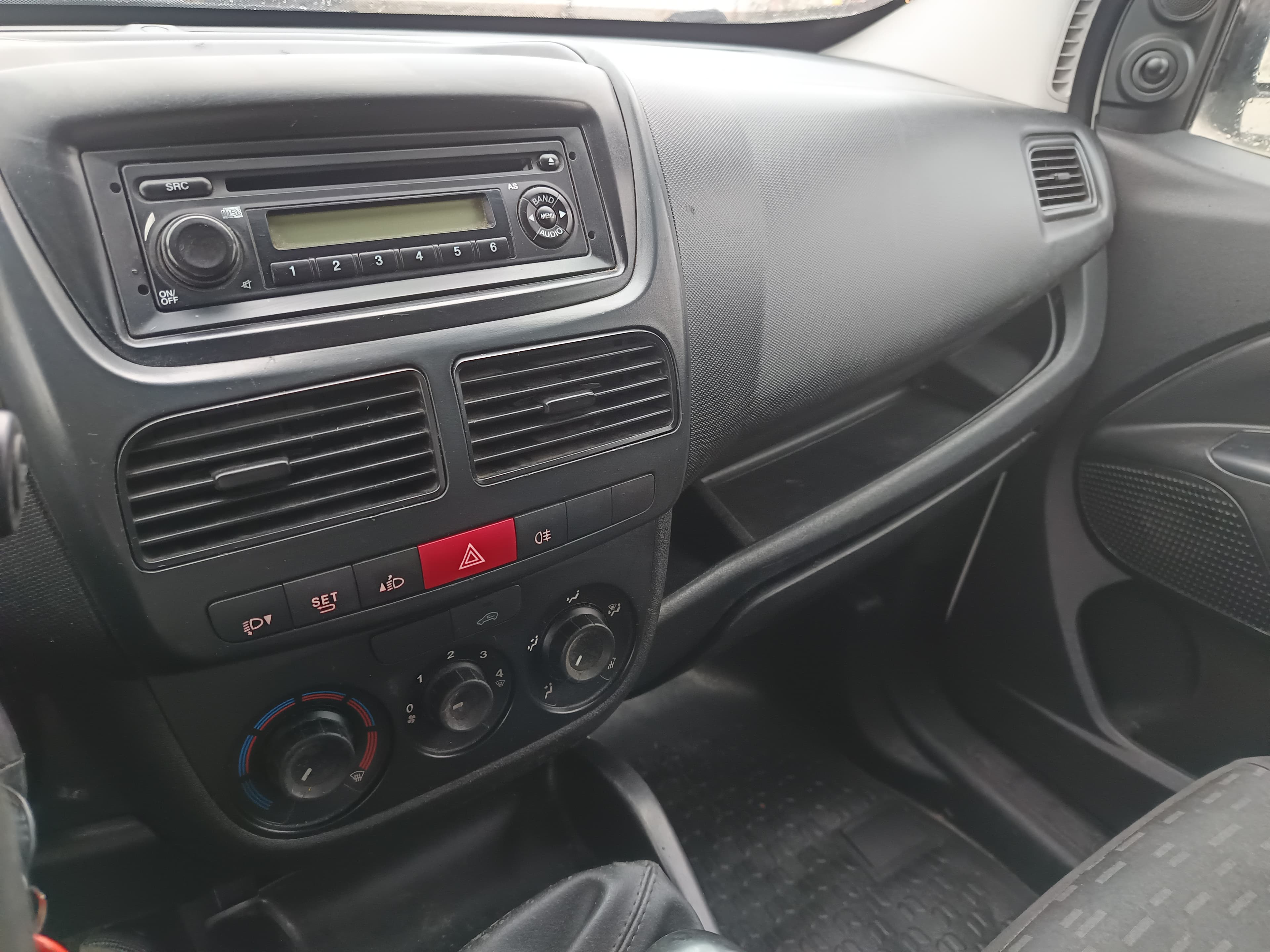 Opel Combo D Van · Ano 2017 — imagem 30