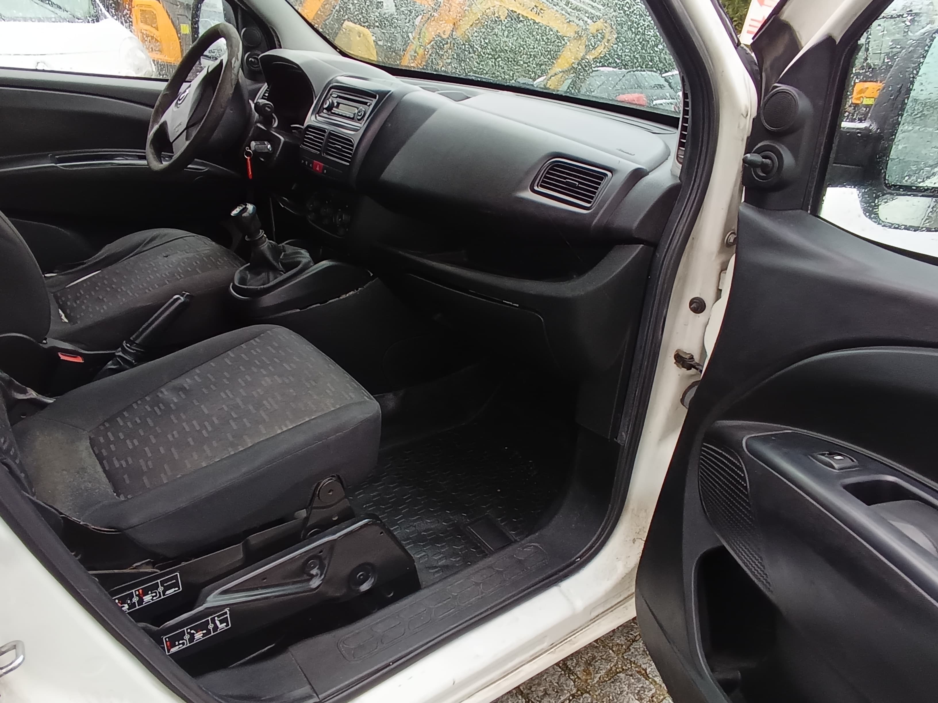 Opel Combo D Van · Ano 2017 — imagem 21