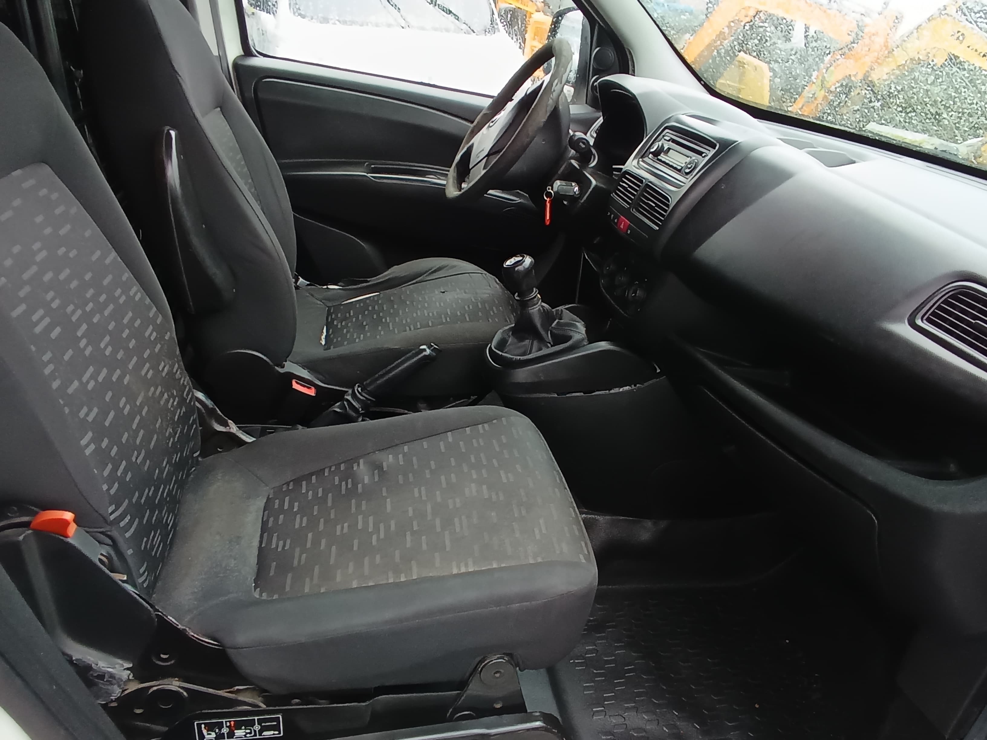 Opel Combo D Van · Ano 2017 — imagem 23