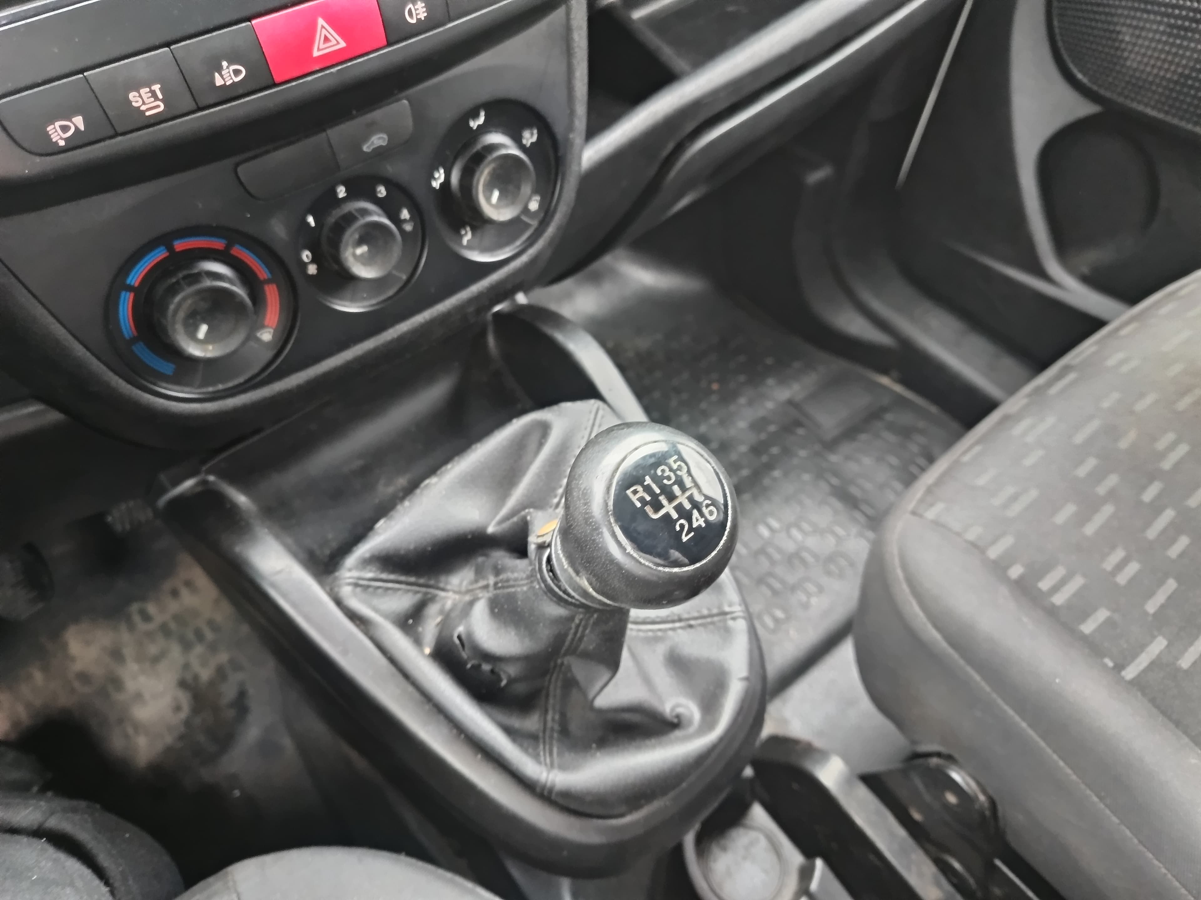 Opel Combo D Van · Ano 2017 — imagem 32