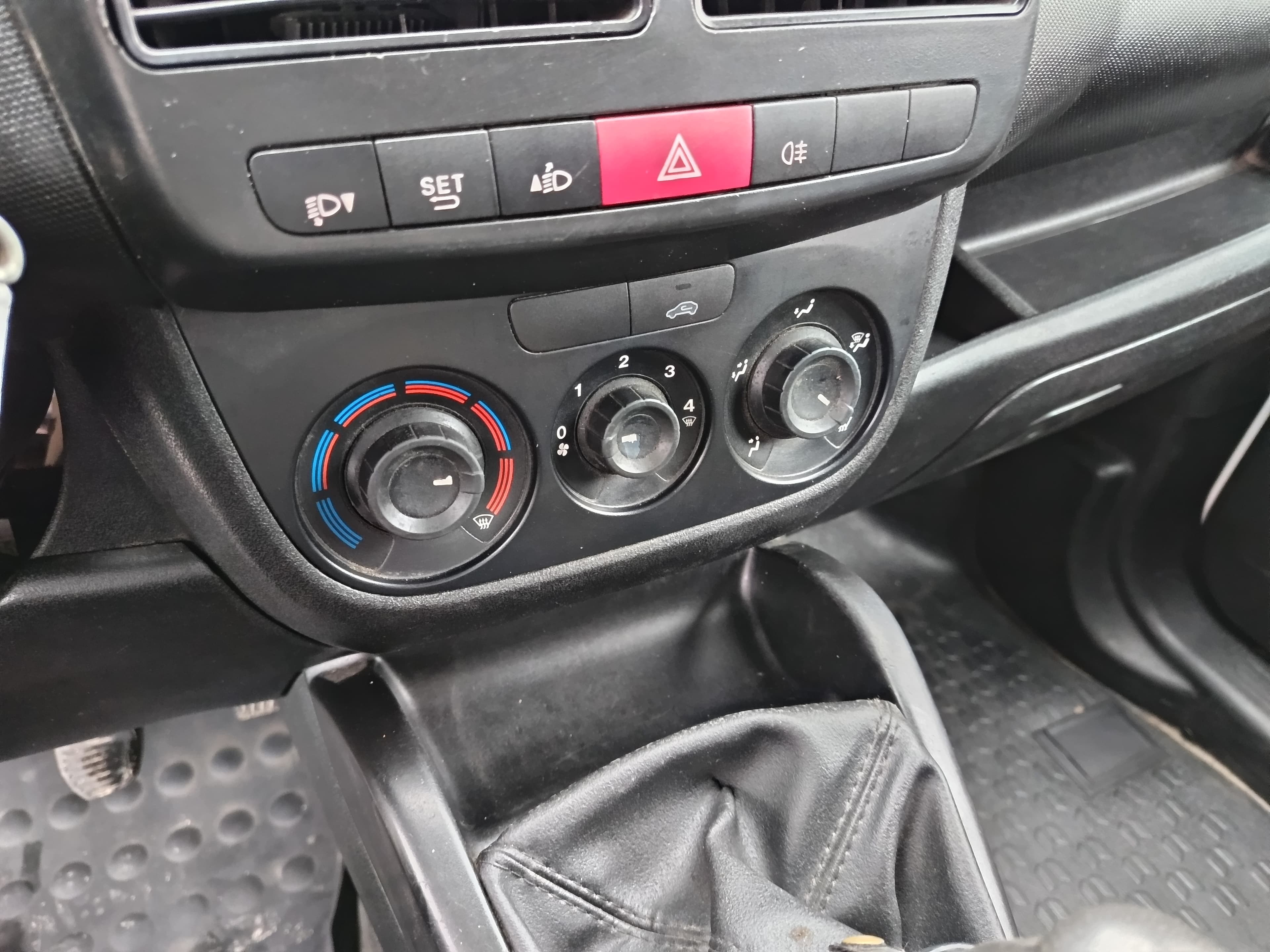 Opel Combo D Van · Ano 2018 — image 33